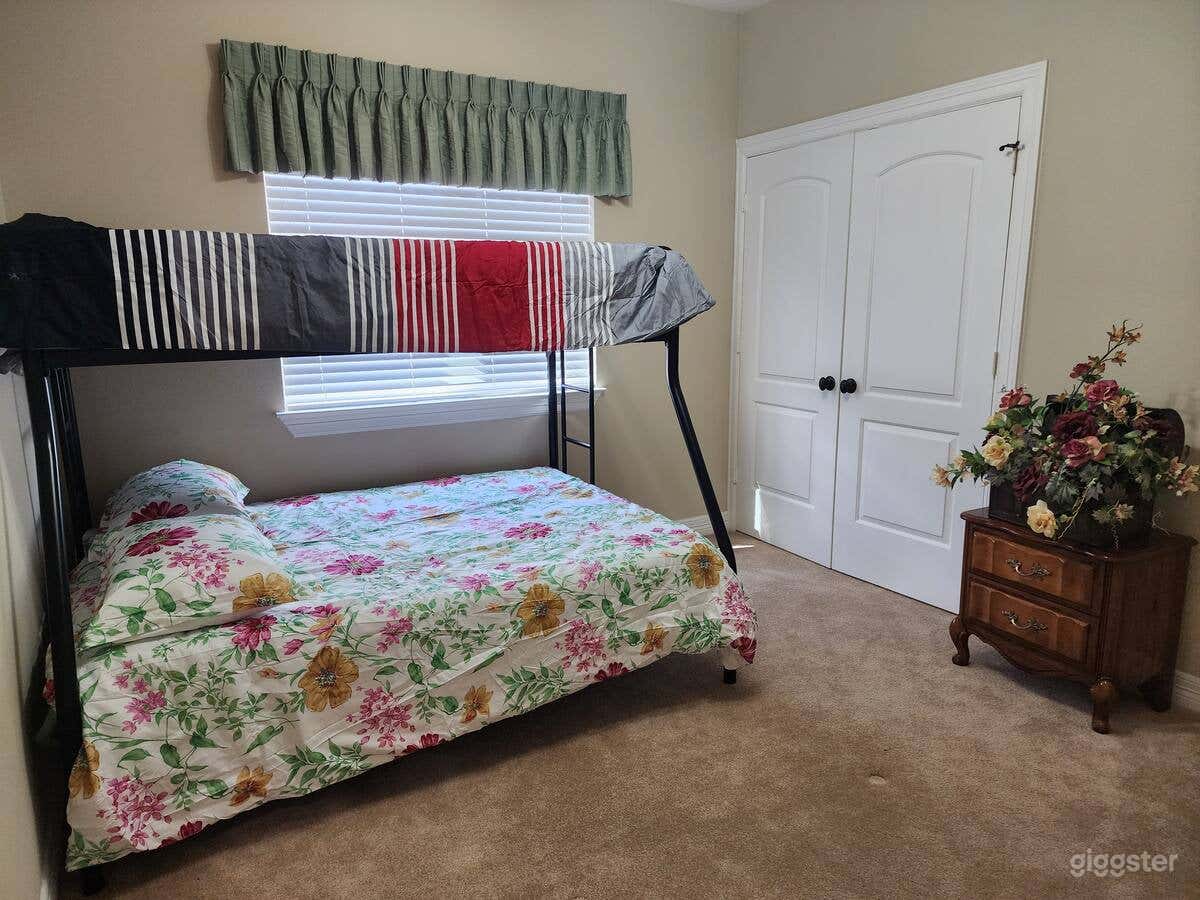 Beautiful Family Home in a 5 Acre Lot Photo 3