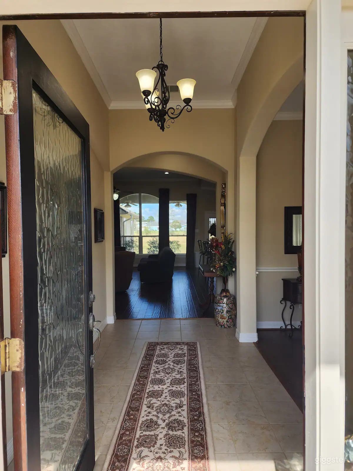 Beautiful Family Home in a 5 Acre Lot Photo 4