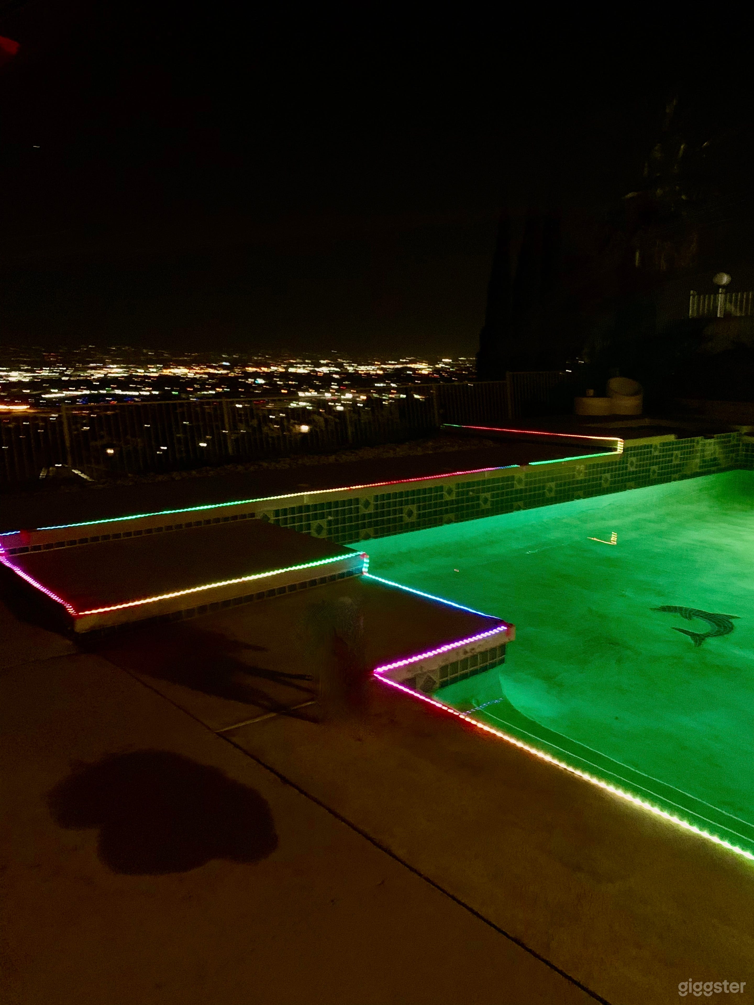 Vintage authentic Mid Century Boogie Nights House. Breathtaking views of the City and Mountains. Photo 4