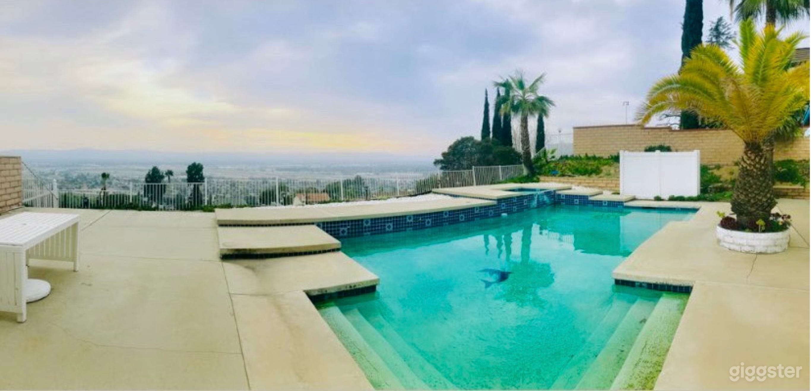 Vintage authentic Mid Century Boogie Nights House. Breathtaking views of the City and Mountains. Photo 4