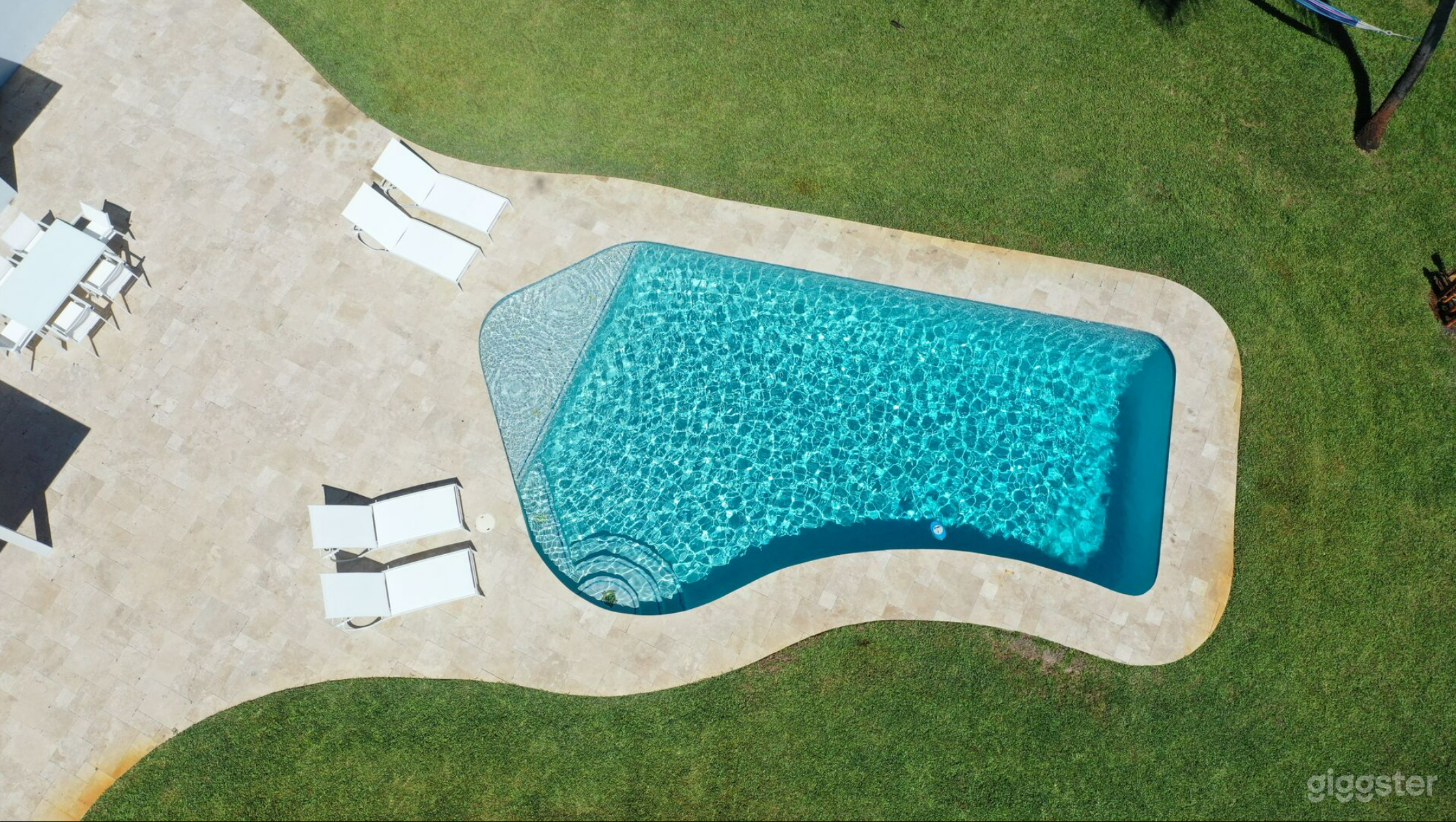 #2350 Fresh &amp; modern with home with resort style backyard Photo 3