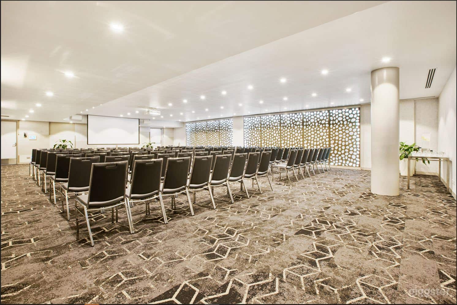 Marsden Room Photo 2