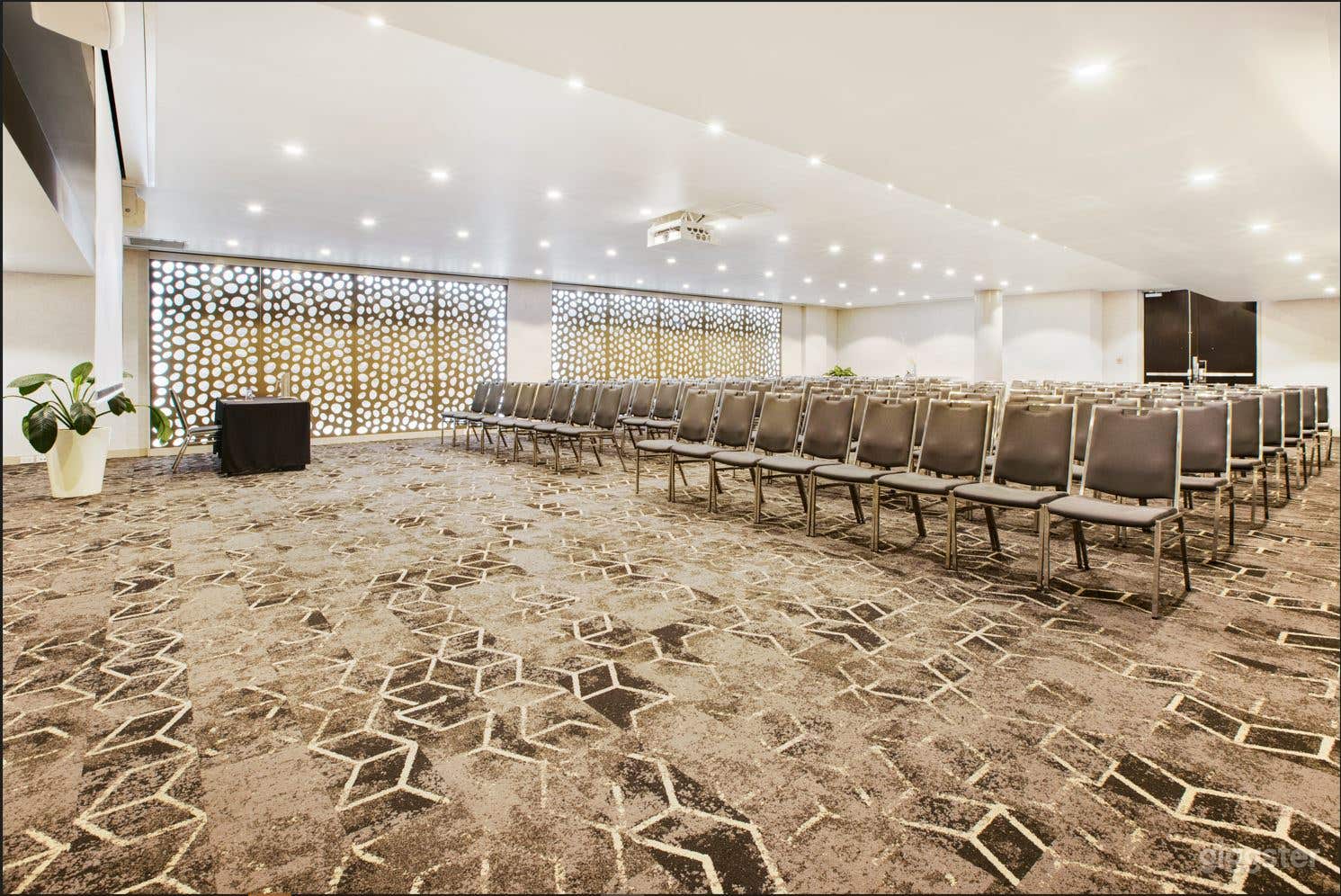 Marsden Room Photo 4