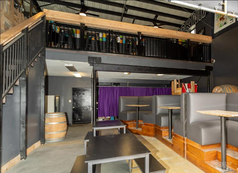  Two-Level Brewery Loft Space- Urban And Chic 
