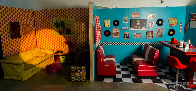  Big Warehouse Photo Studio w/ Infinity Wall & Sets 