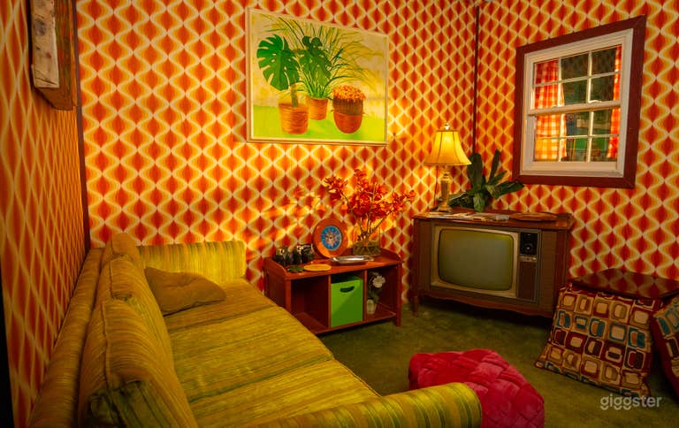  Big Warehouse Photo Studio w/ Infinity Wall & Sets 