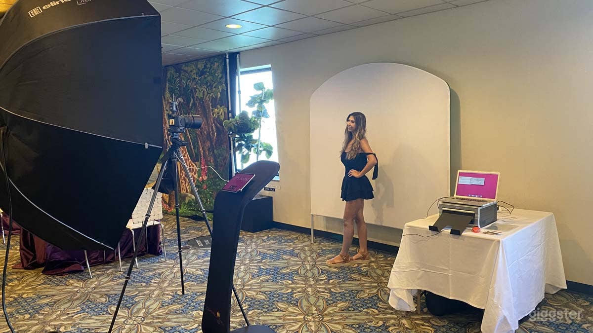 Fashion &amp; Beauty Photo Booth Photo 1