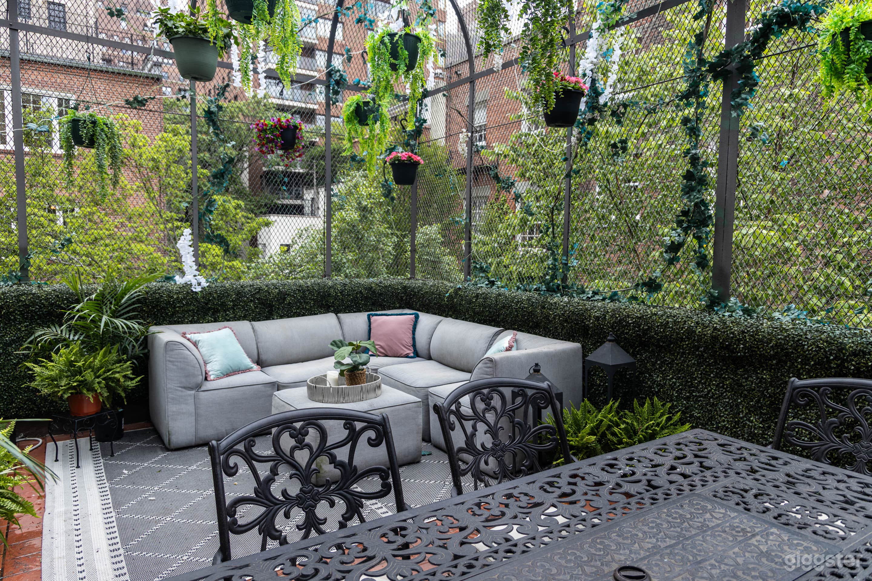 Outdoor Garden Oasis plus Party Room Photo 1