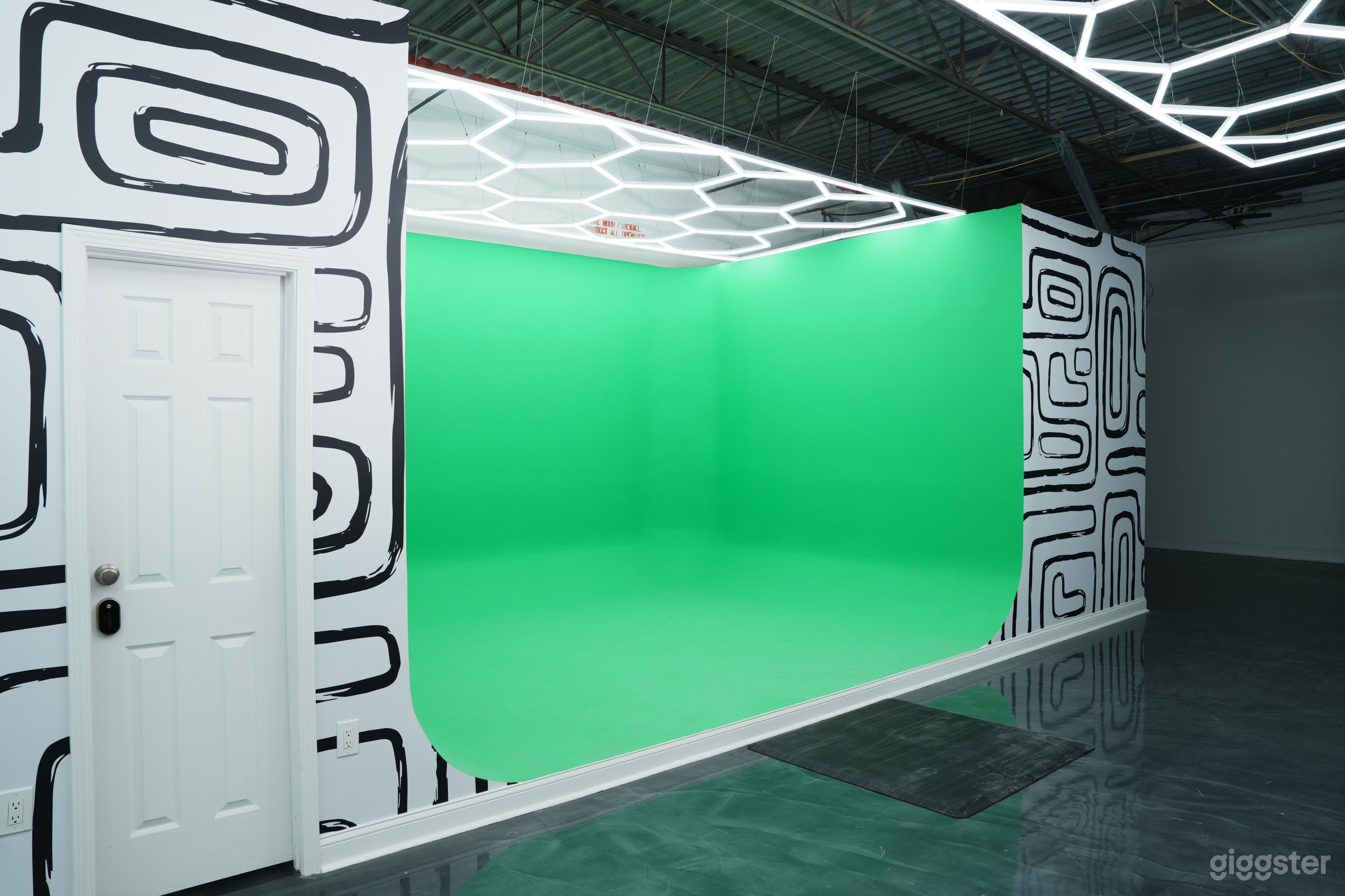 Modern Photography/Videography Studio Great for Events ATL Photo 4