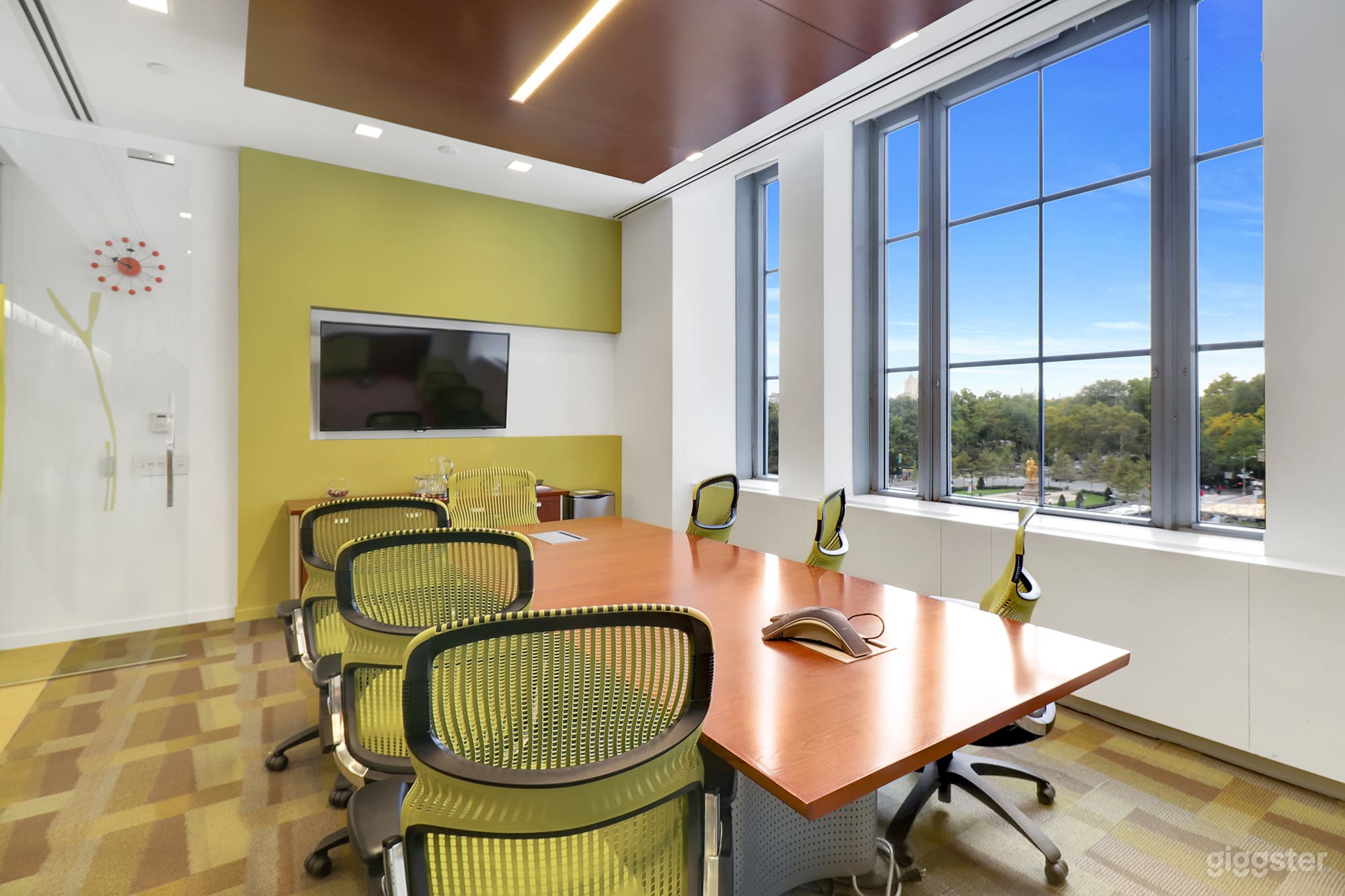 Eight Person Conference Room in New York Photo 2