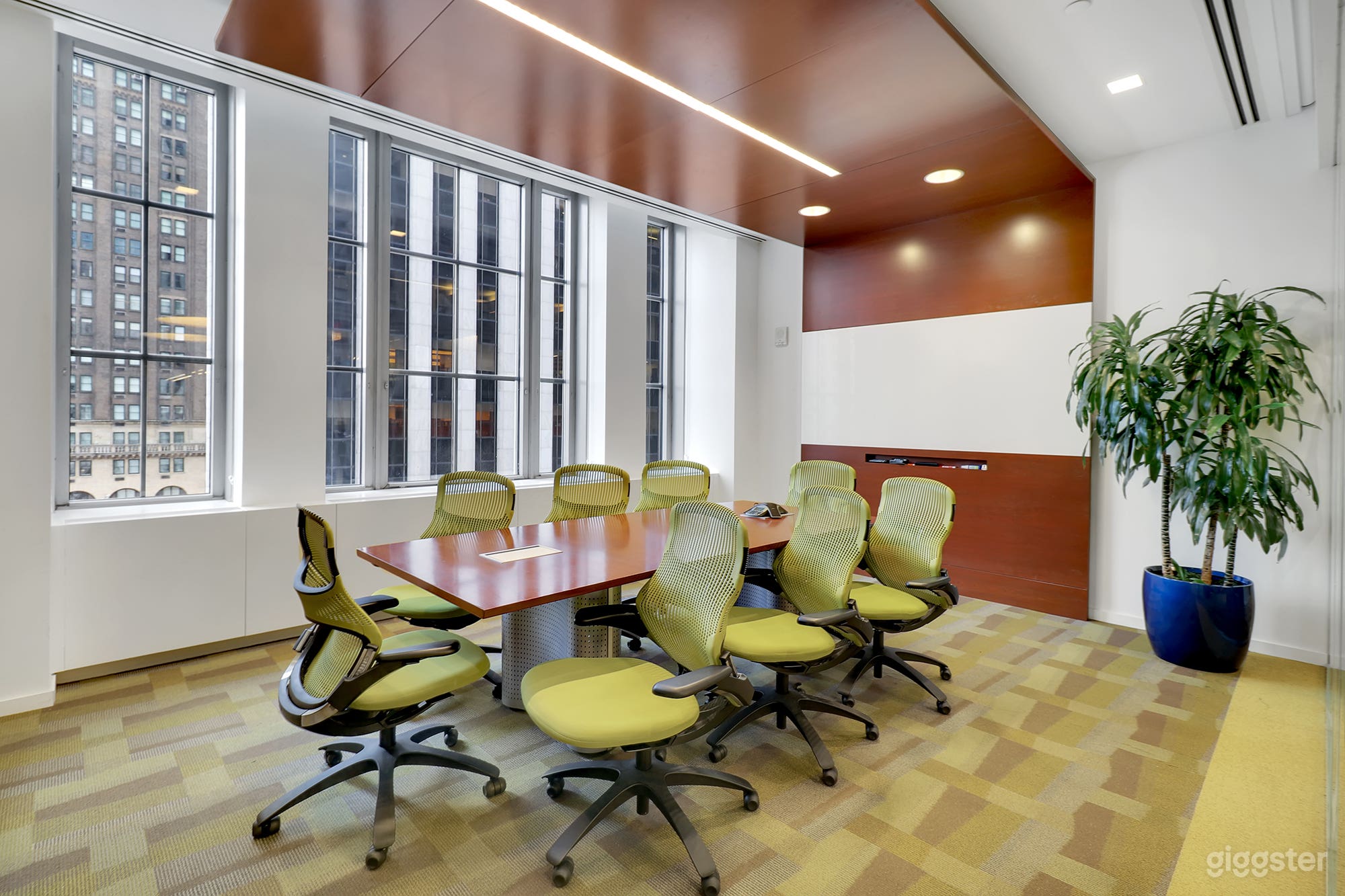 Eight Person Conference Room in New York Photo 1