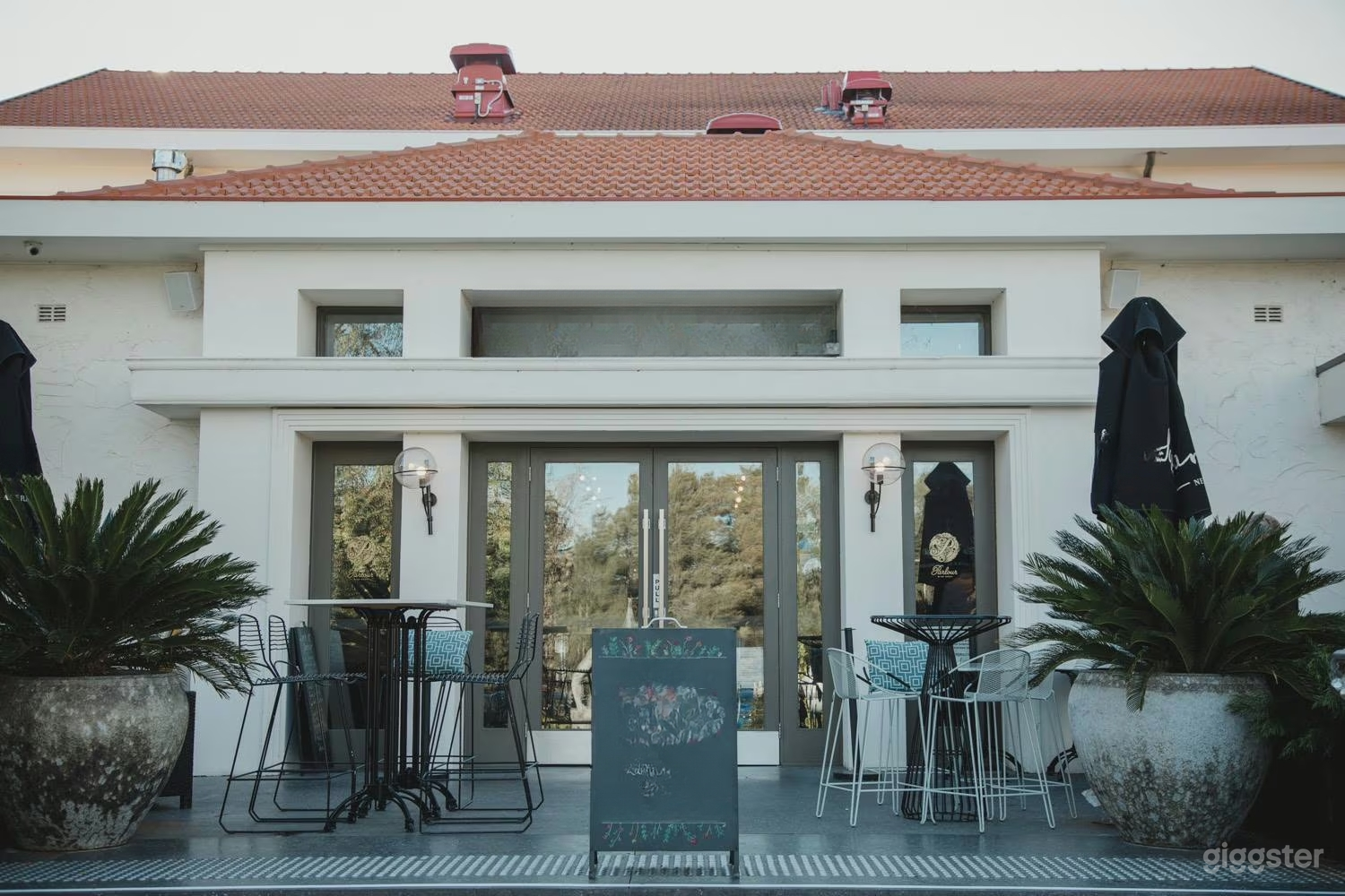 OUTDOOR COURTYARD Photo 2