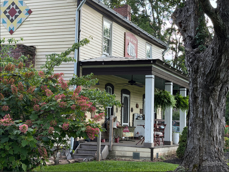  Historic Farmhouse, Gardens & Multiple Filming Environments 