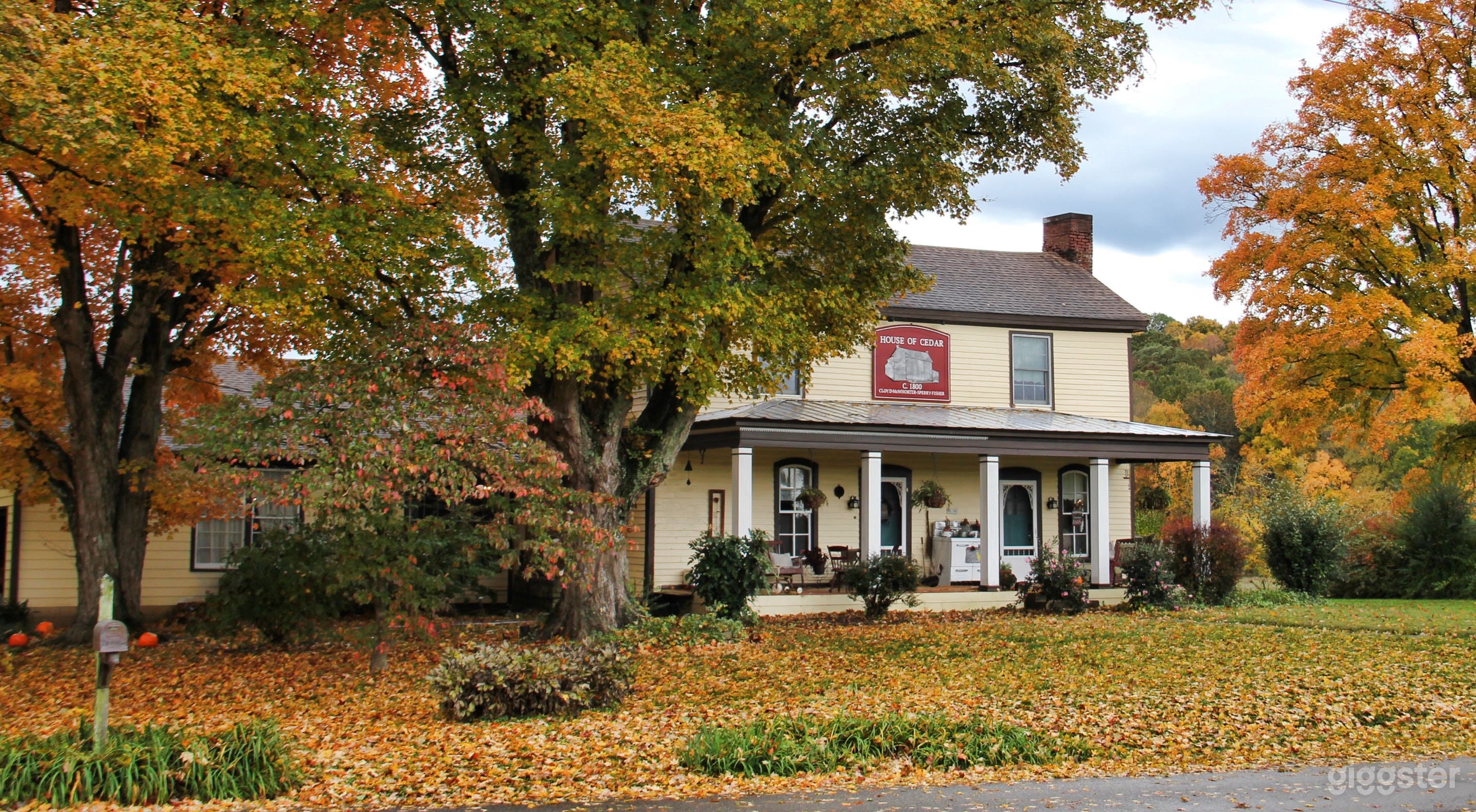 1800 Farmhouse and Mini Farm Near Nashville Photo 1