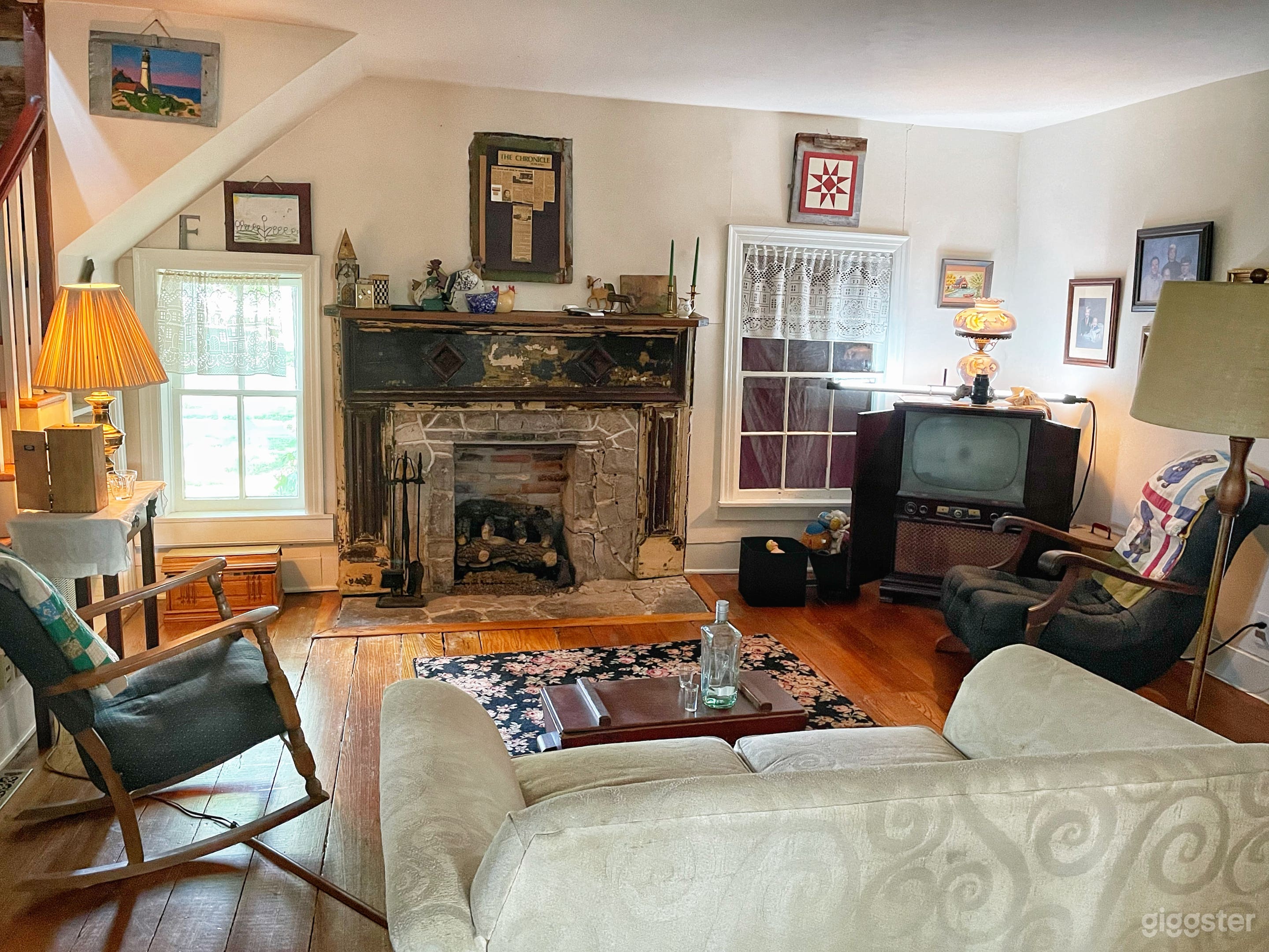 1800 Farmhouse and Mini Farm Near Nashville Photo 2