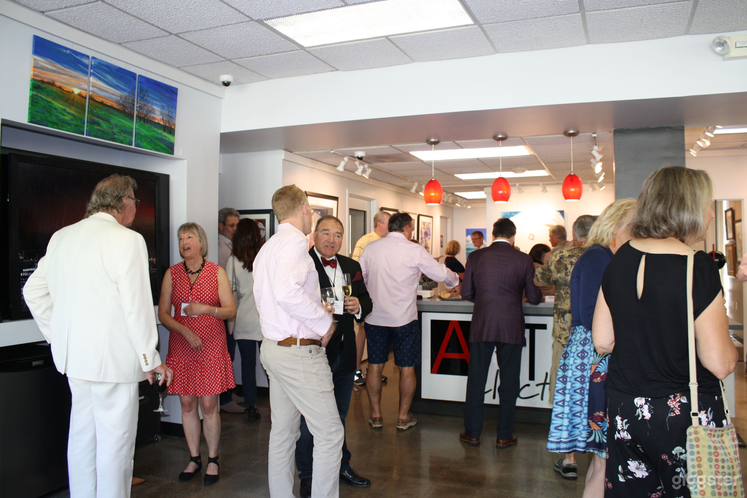 Ideal for stand-up cocktail parties!