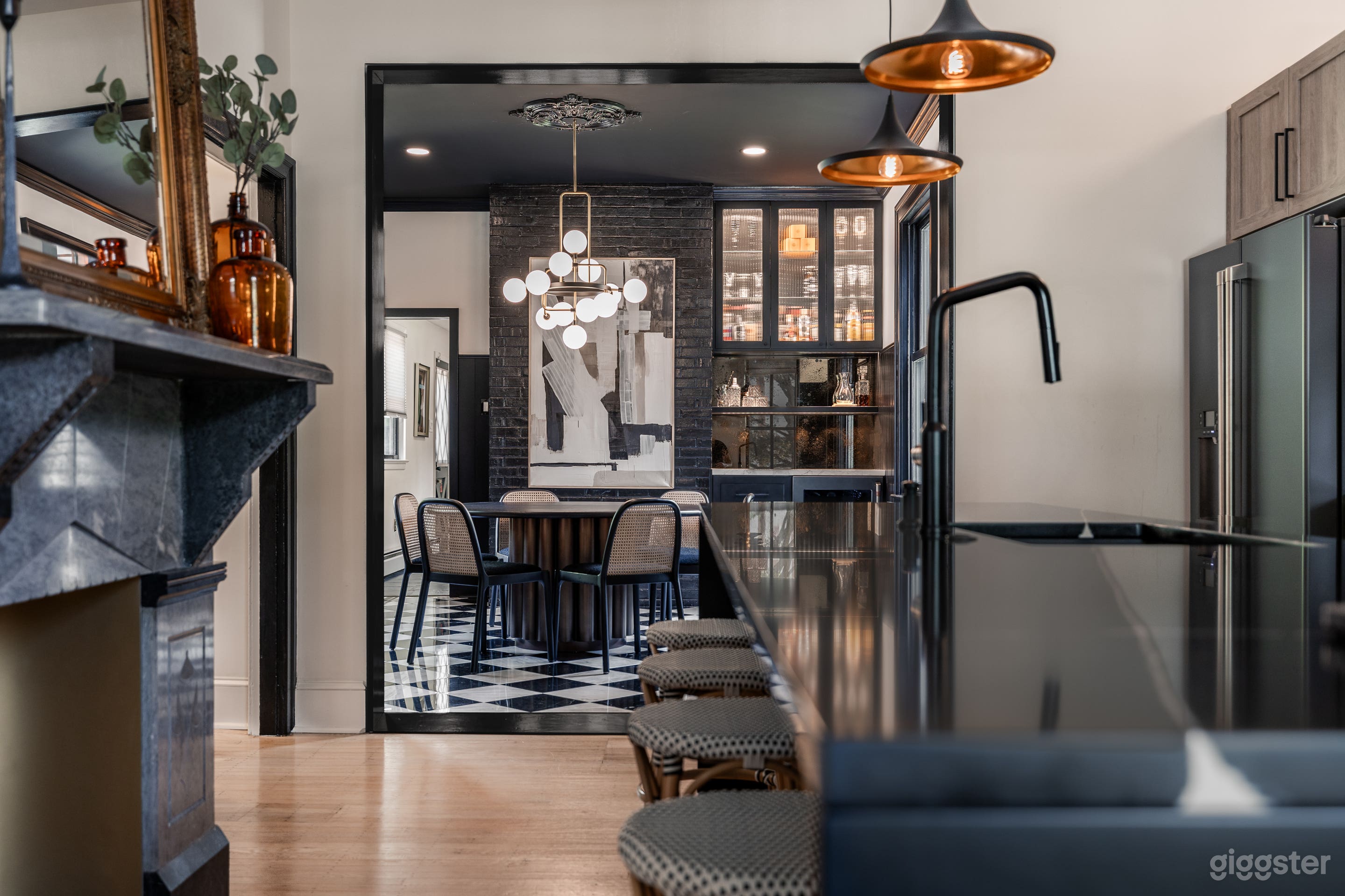 Modern Victorian Content House Minutes from Philly! Photo 3