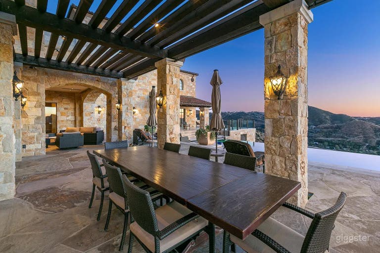  TUSCAN FORTRESS ESTATE IN THE VINES 