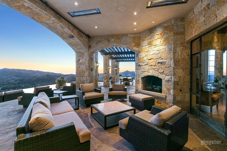  TUSCAN FORTRESS ESTATE IN THE VINES 