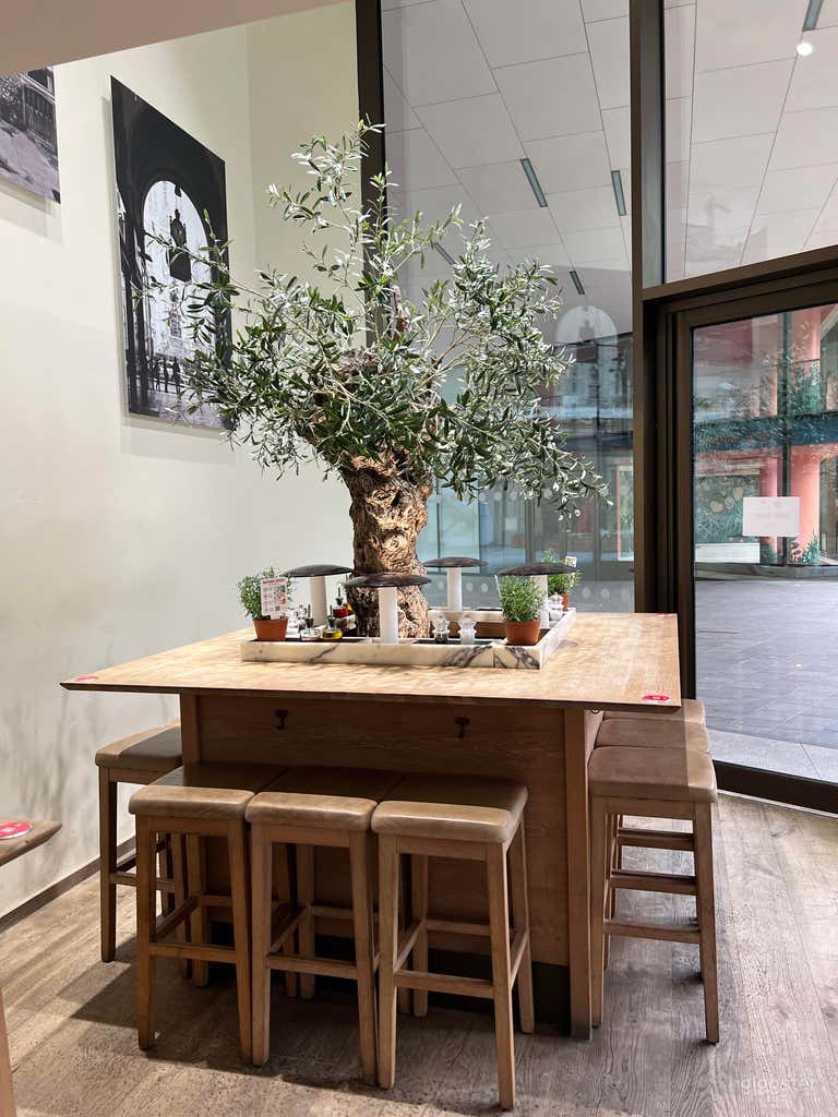  Ground Floor - Pizza Kitchen at Tower Bridge 