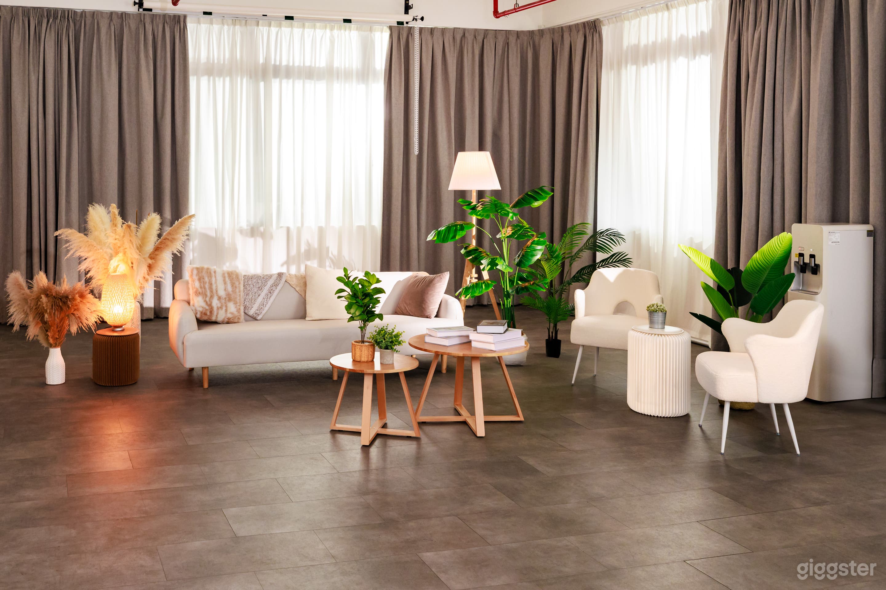 Cosy and Versatile Photo & Filming Studio Photo 1