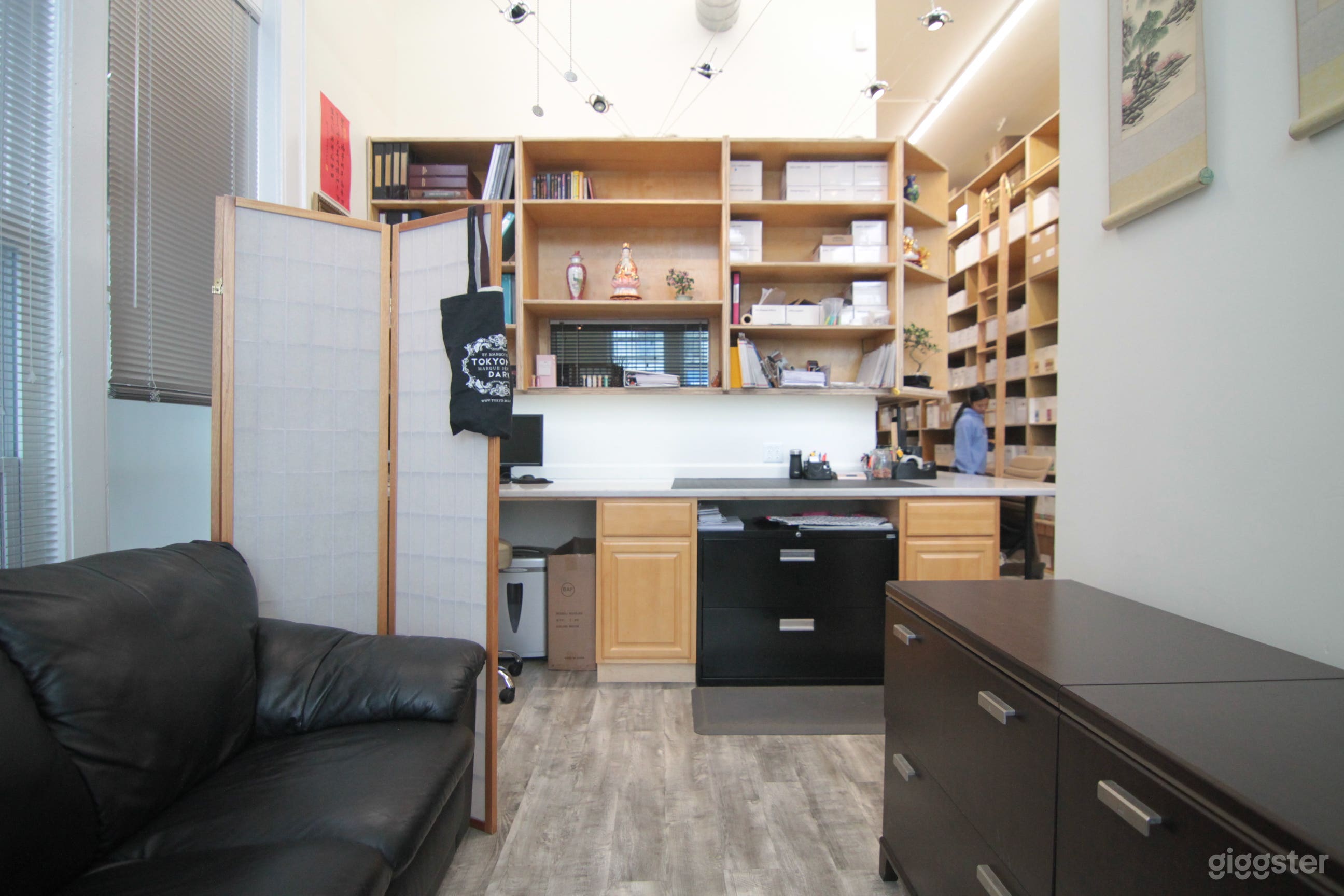 Long Office Space Photo 3