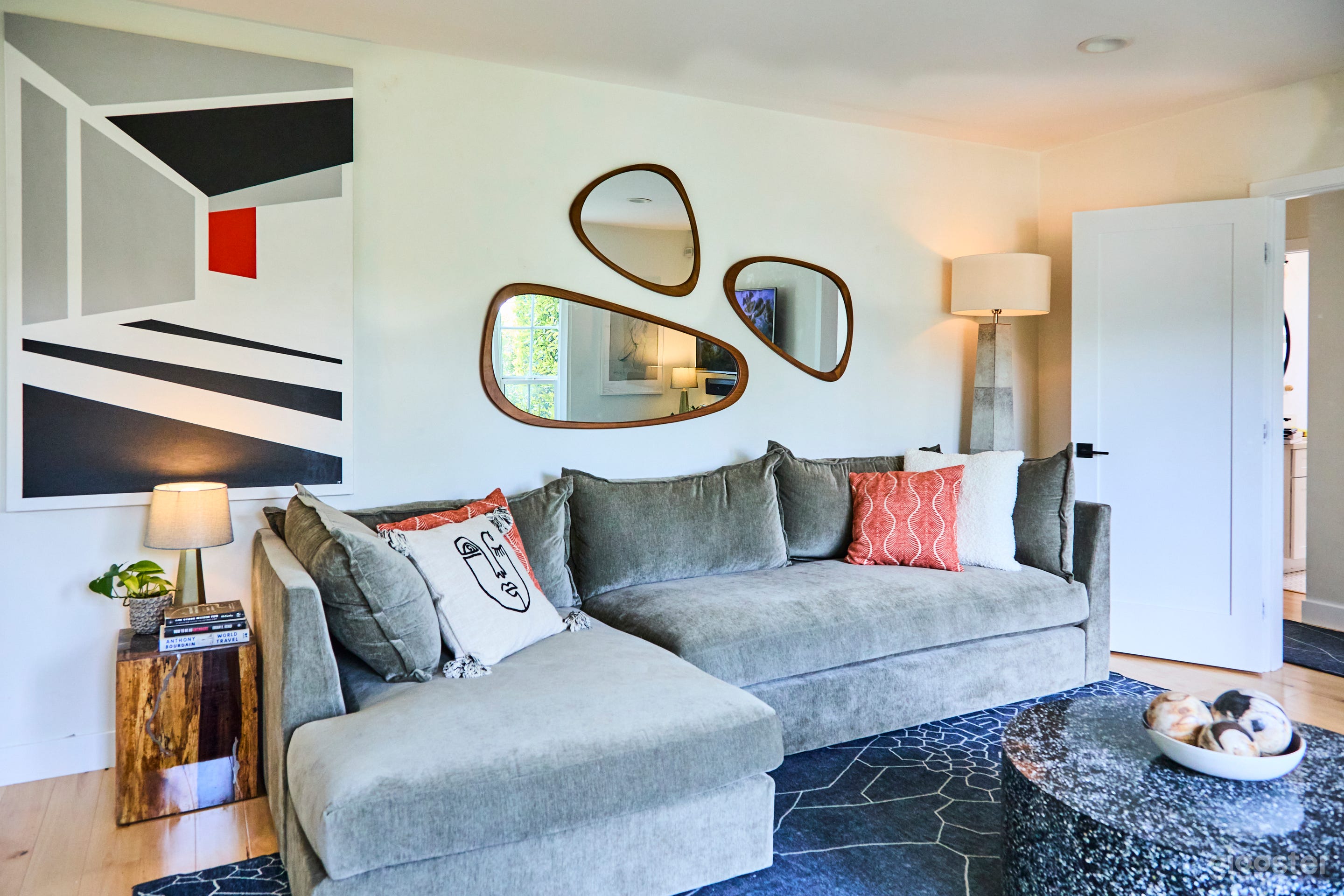A Poolside Production Oasis and Bungalow in Reseda Photo 4