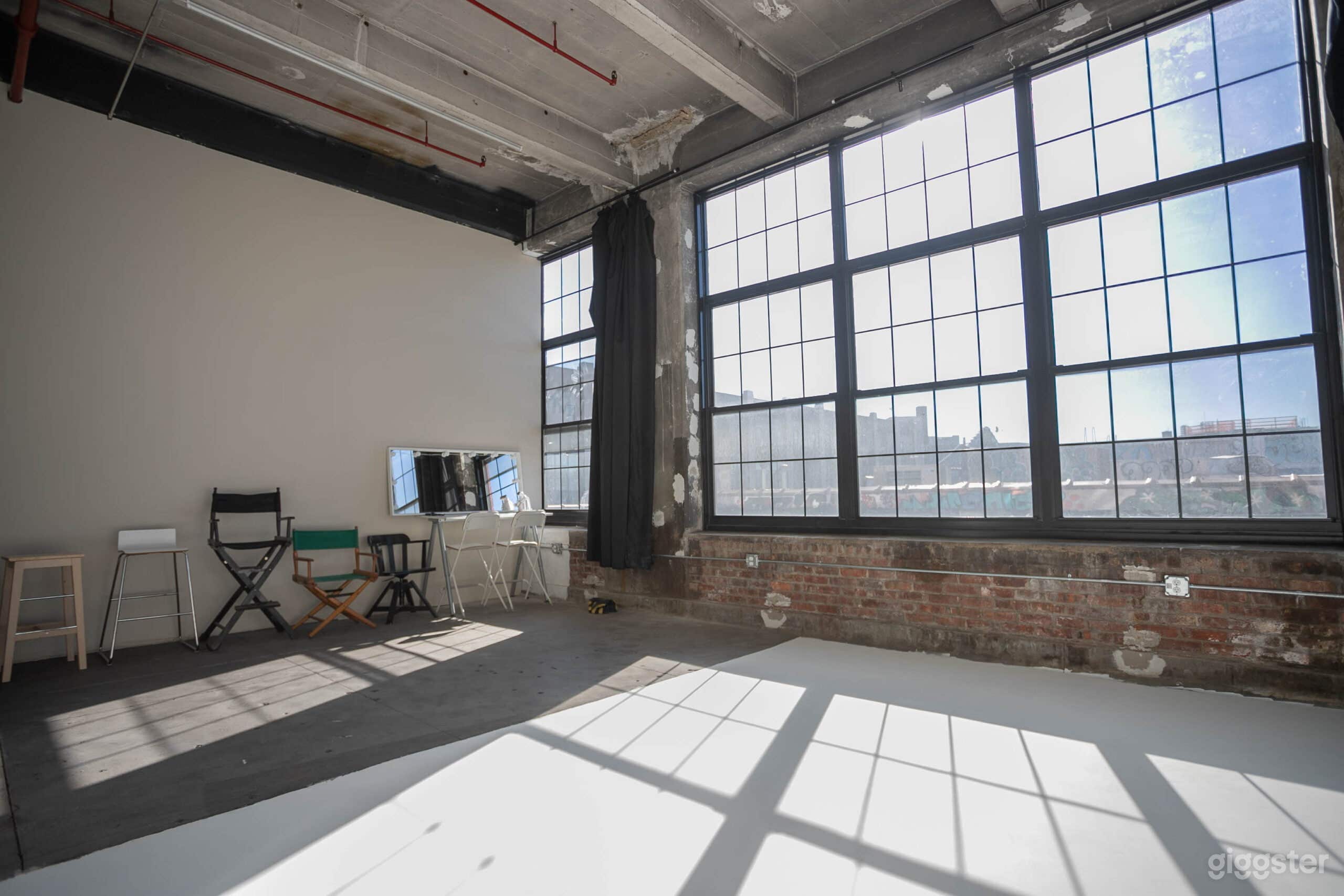 Bright Sunny Cyclorama Studio Photo 4