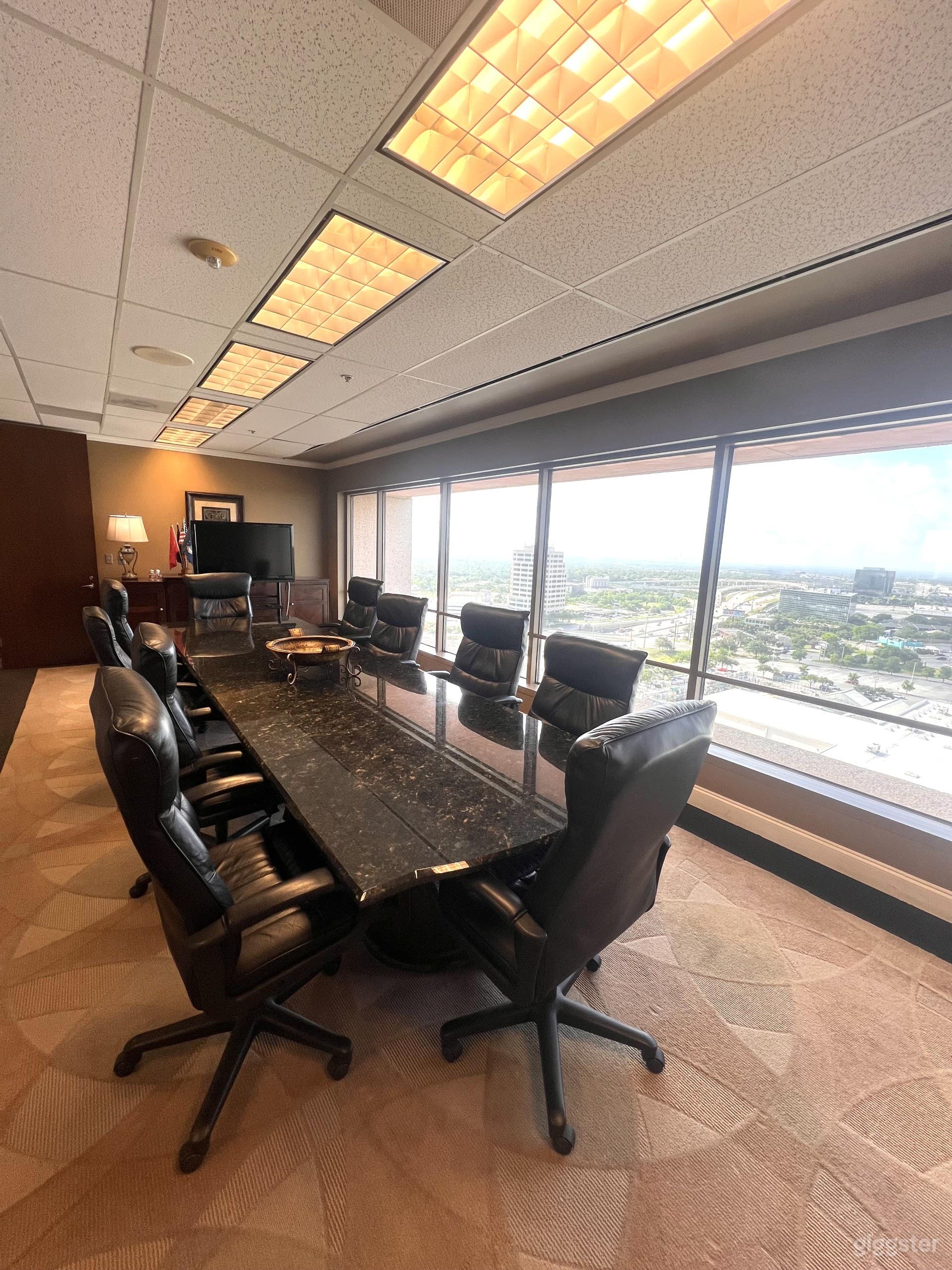 Step into an Executive Suite with outstanding views Photo 3