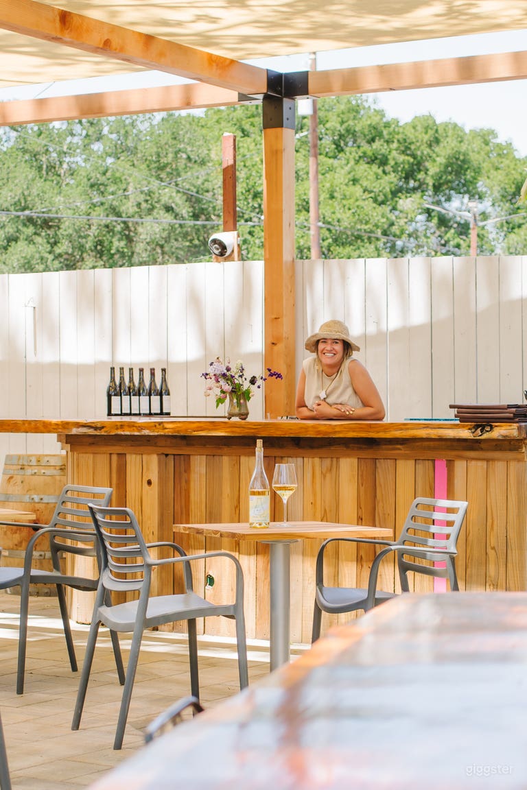  Wine Tasting Lounge in the heart of Sonoma Valley 