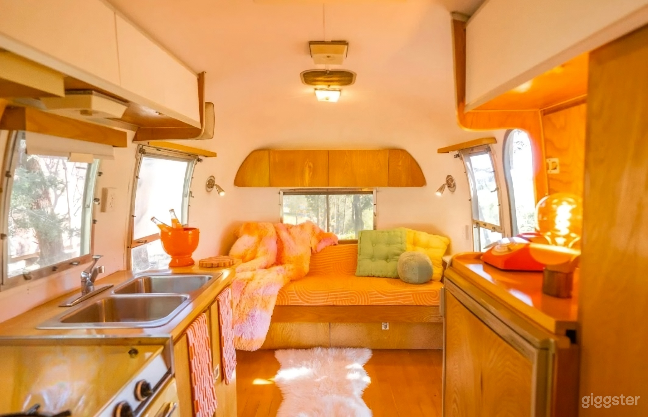 Retro 70s Airstream on 5 Acres – Perfect for PRODUCTION Photo 4