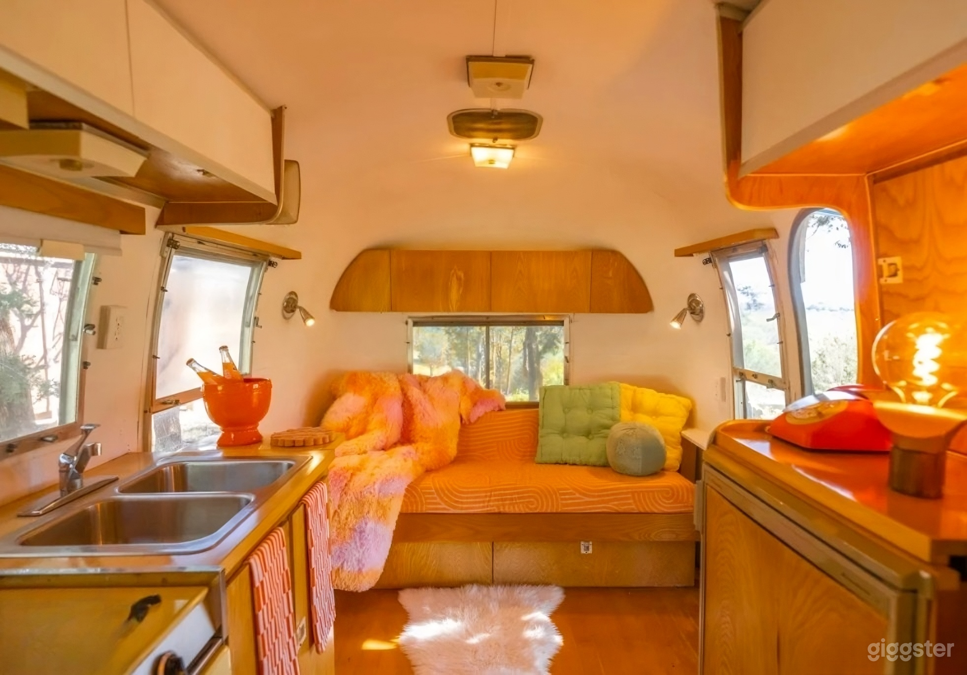 Retro 70s Airstream on 5 Acres – Perfect for PRODUCTION Photo 2