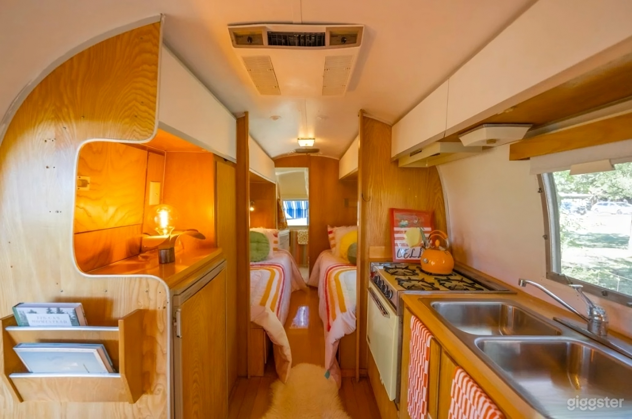 Retro 70s Airstream on 5 Acres – Perfect for PRODUCTION Photo 1