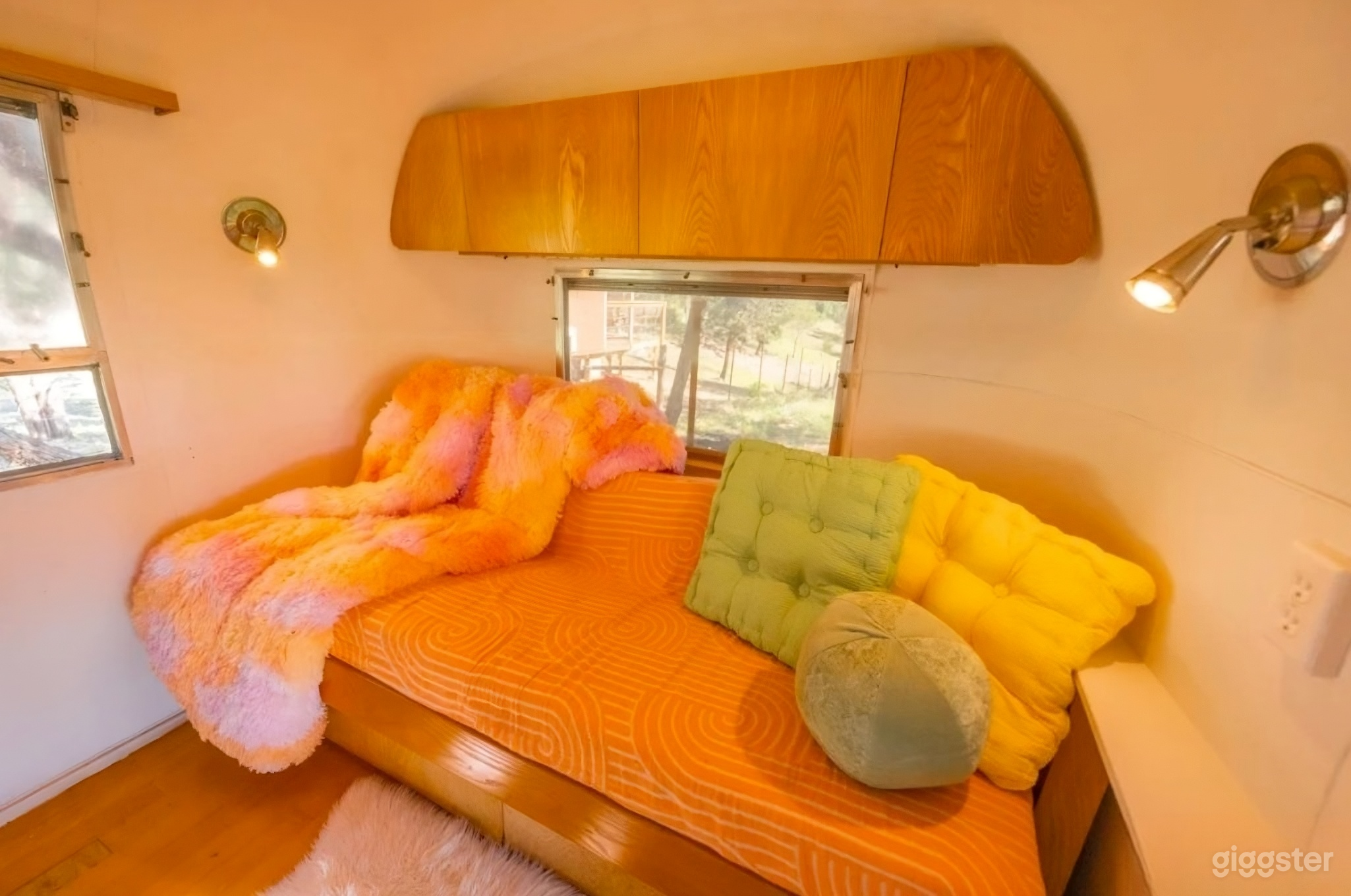 Retro 70s Airstream on 5 Acres – Perfect for PRODUCTION Photo 3