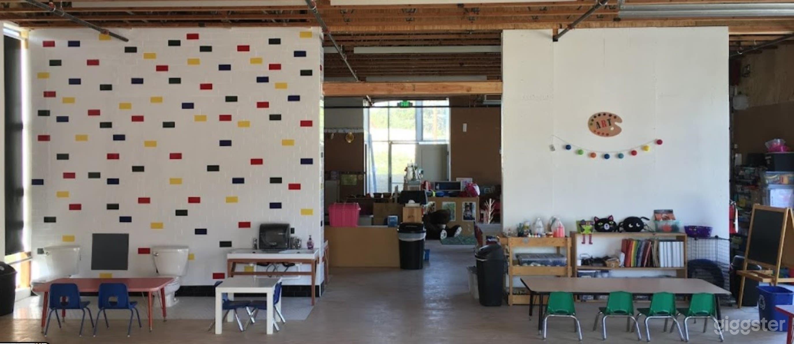 Vibrant, Enchanting Classroom 4 Photo 4