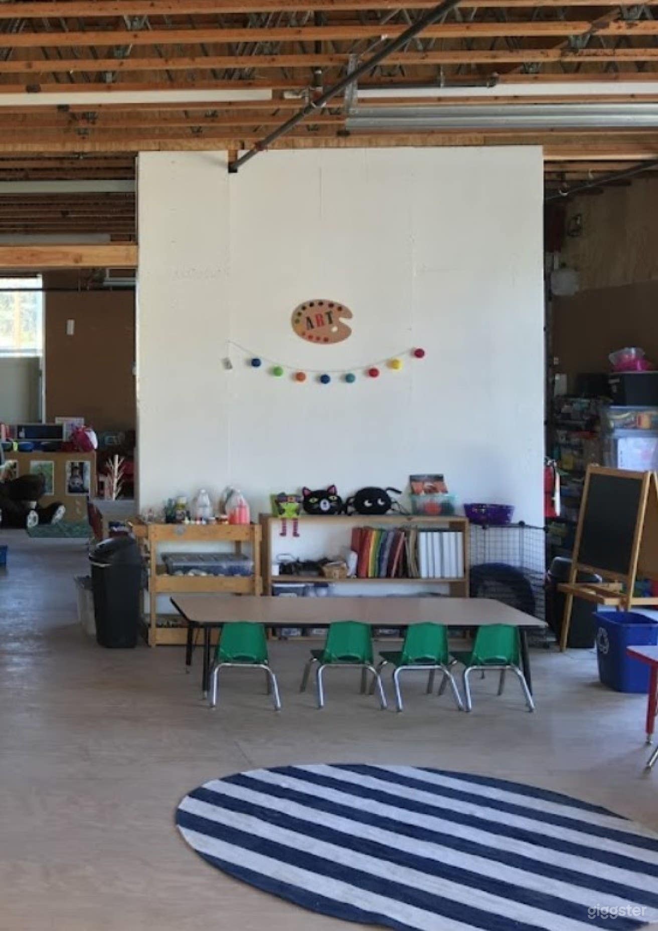 Vibrant, Enchanting Classroom 4 Photo 2