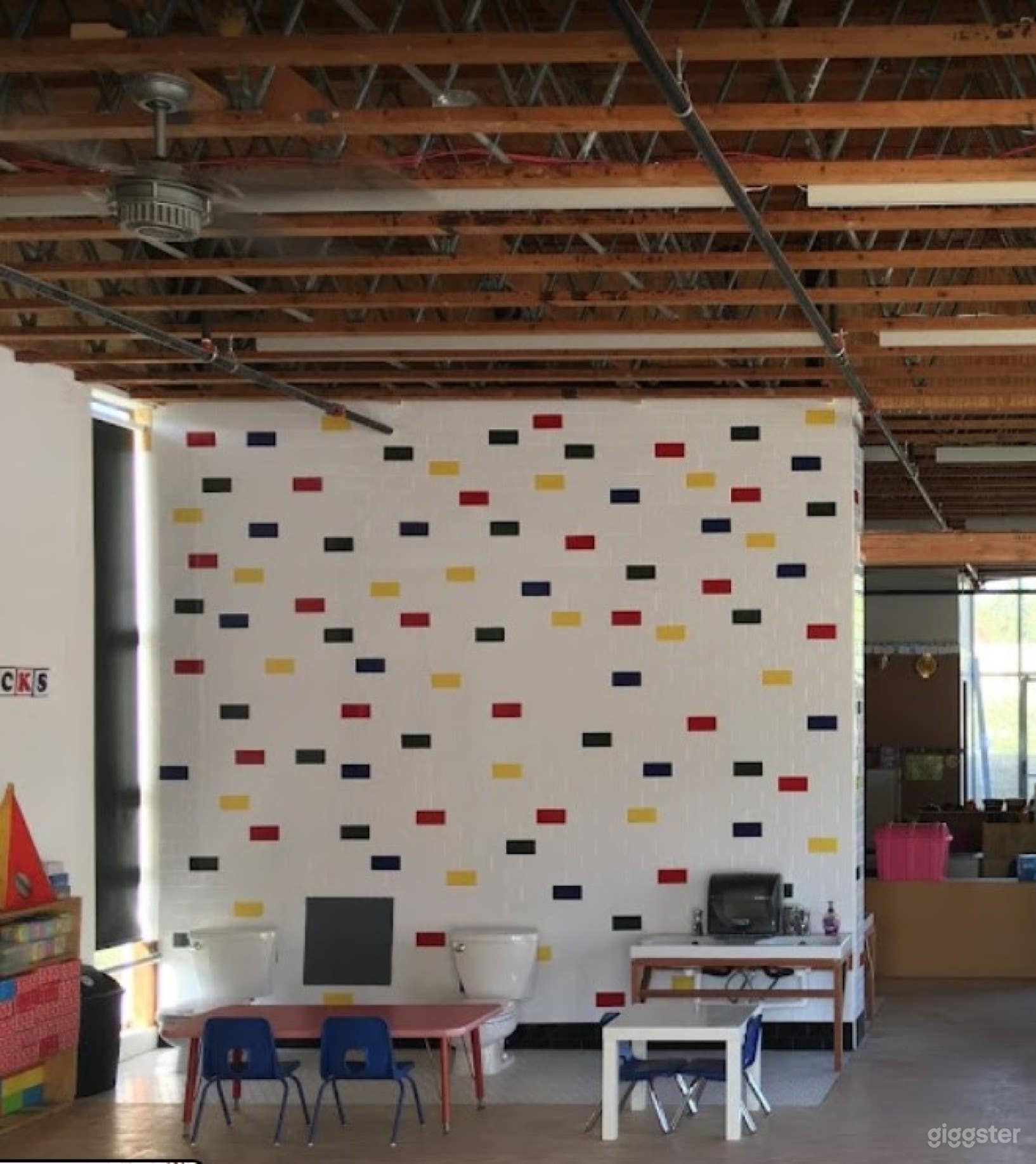 Vibrant, Enchanting Classroom 4 Photo 3