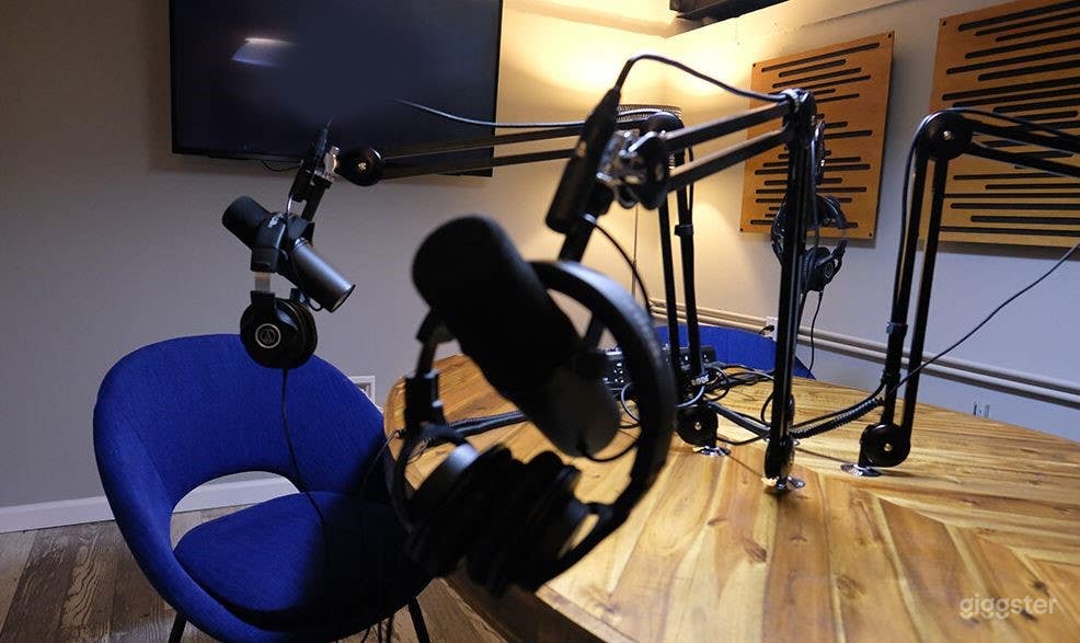 Intimate Podcast B in Brooklyn Photo 2