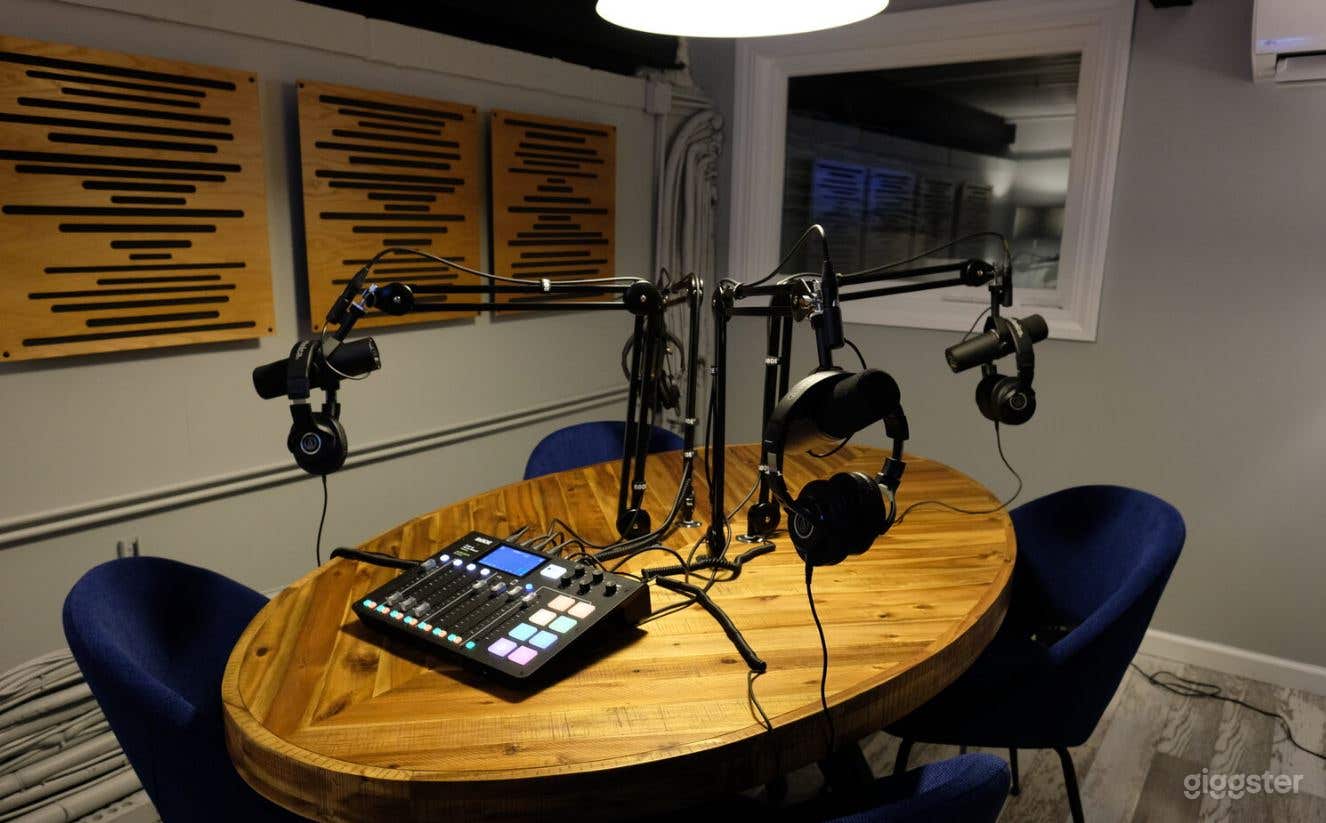 Intimate Podcast B in Brooklyn Photo 1