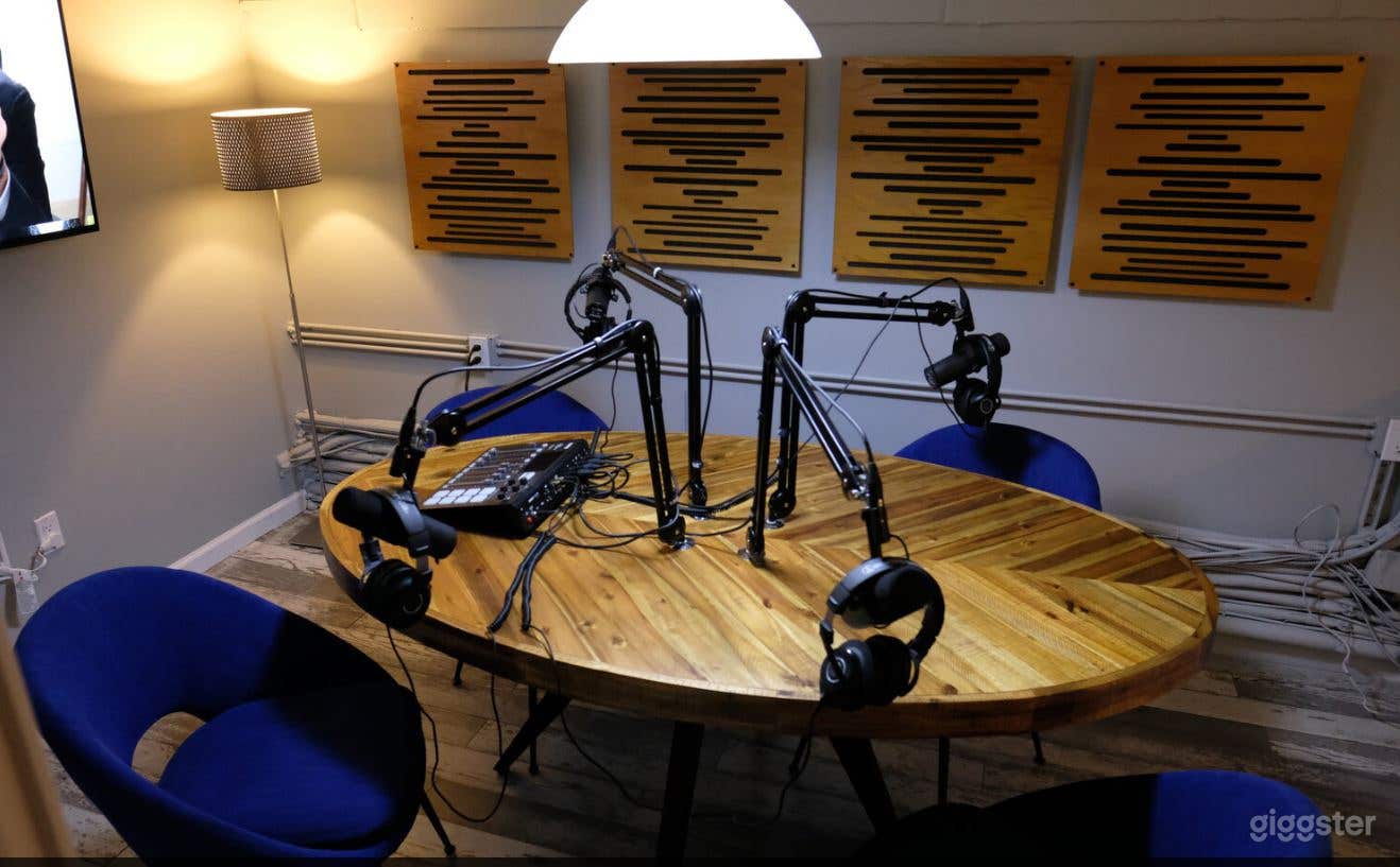 Intimate Podcast B in Brooklyn Photo 3