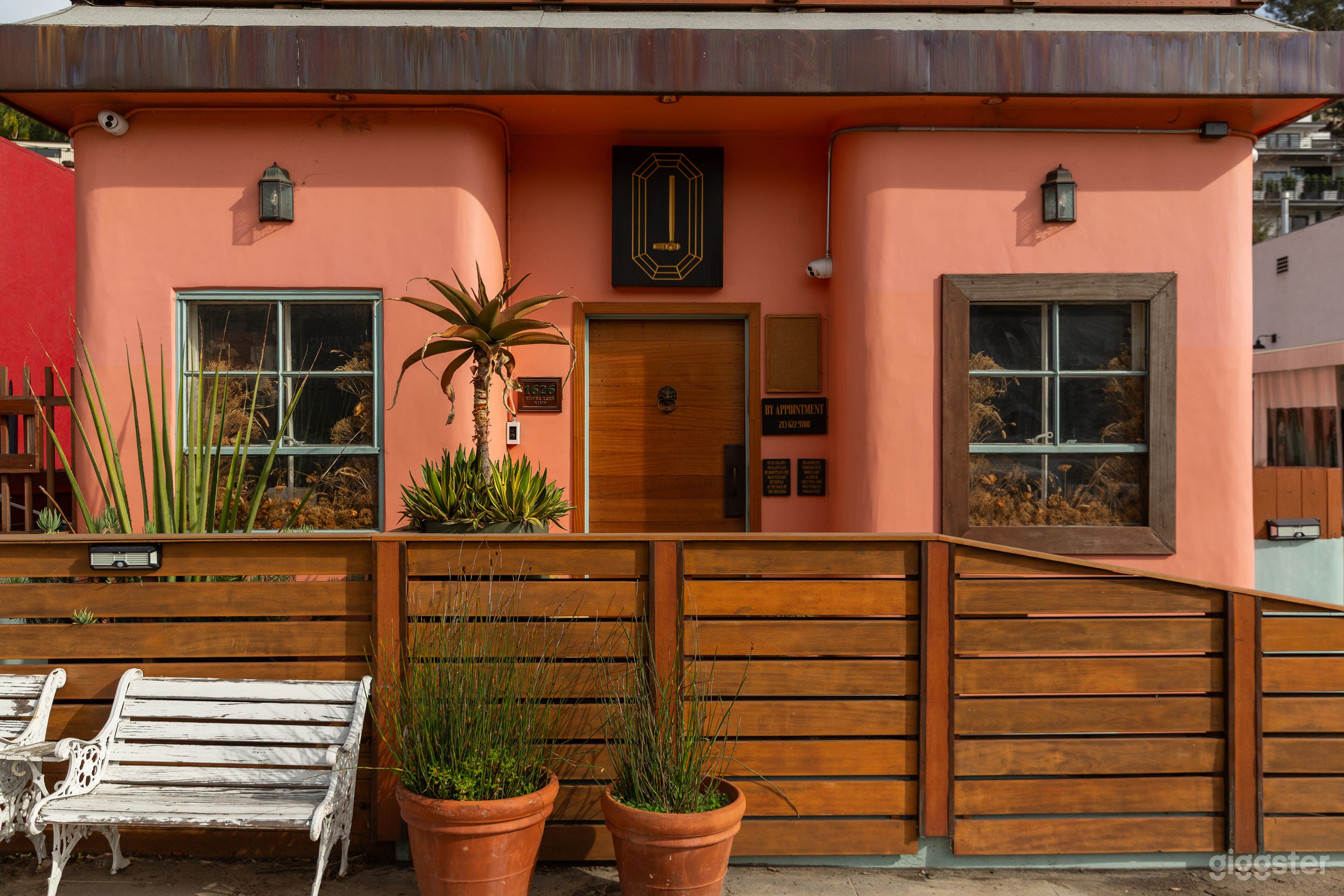 Premium Retail & Event Venue with Prime Street Presence Photo 2