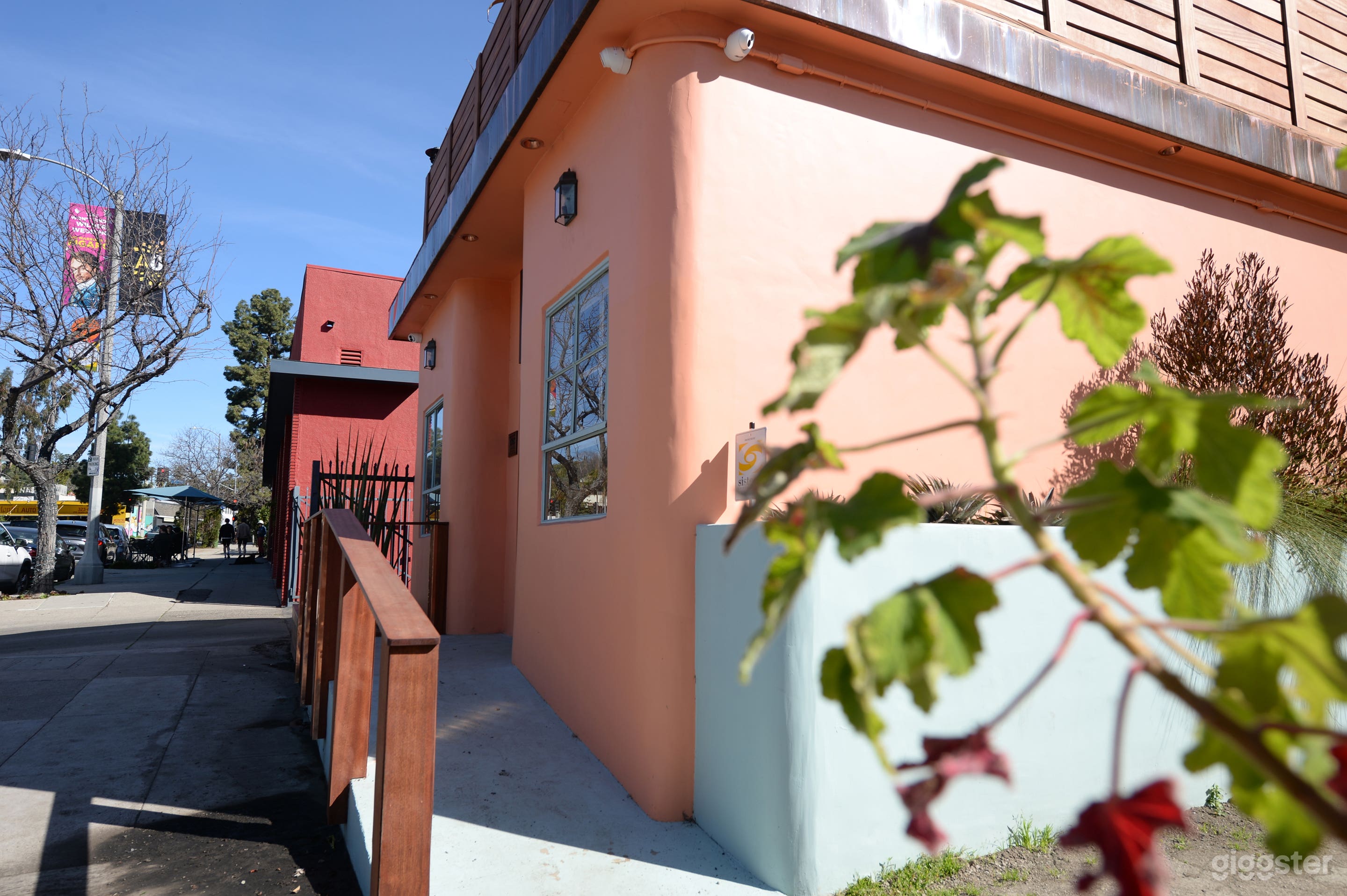 Premium Retail & Event Venue with Prime Street Presence Photo 3