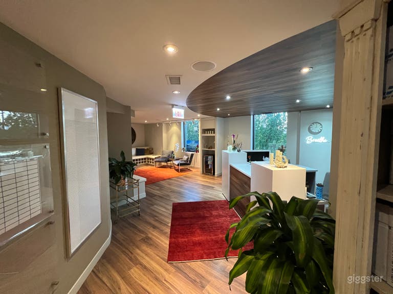  Large lobby with room for buffet table and drinks 