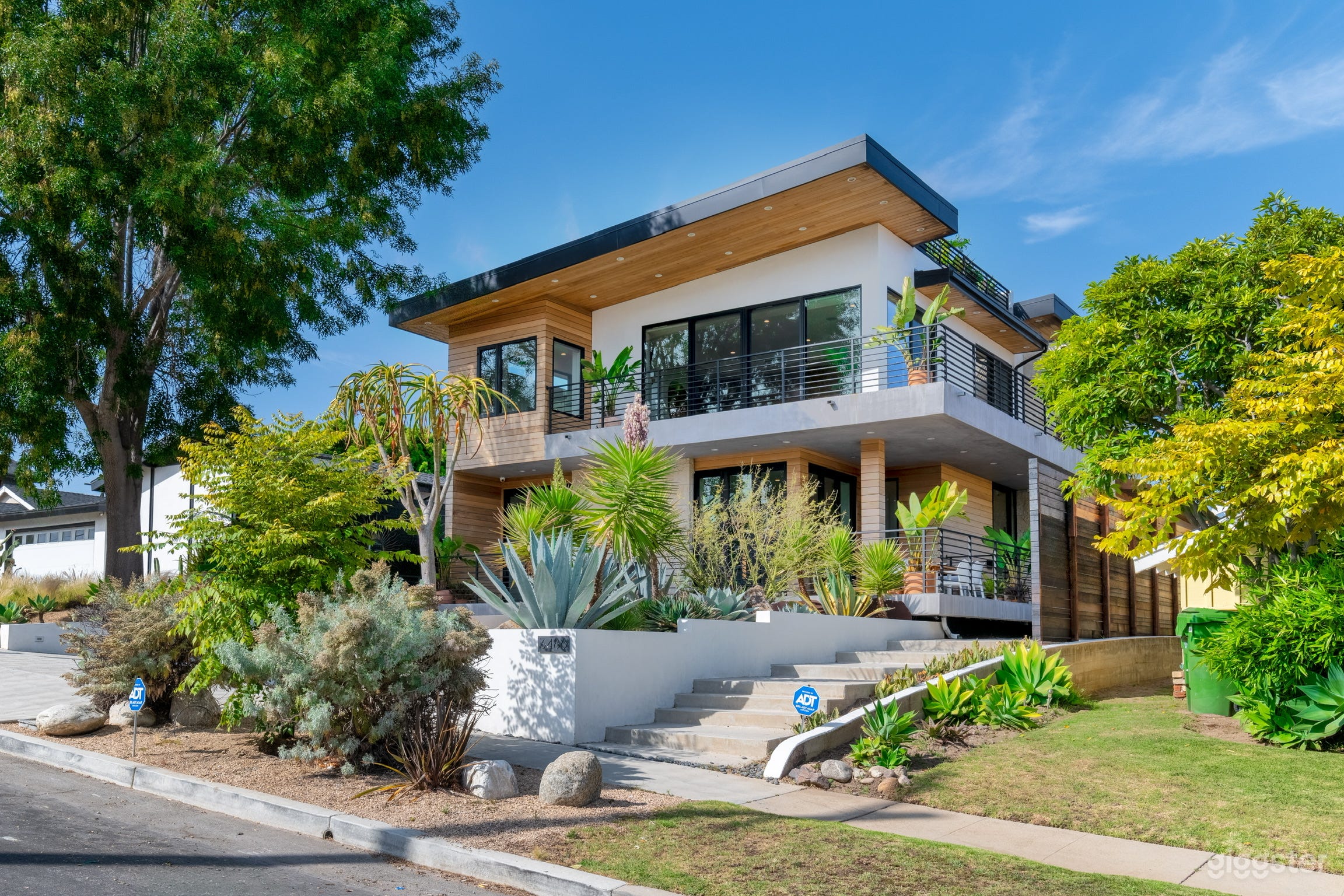 Large Modern Home for film and commercial shoots Photo 1