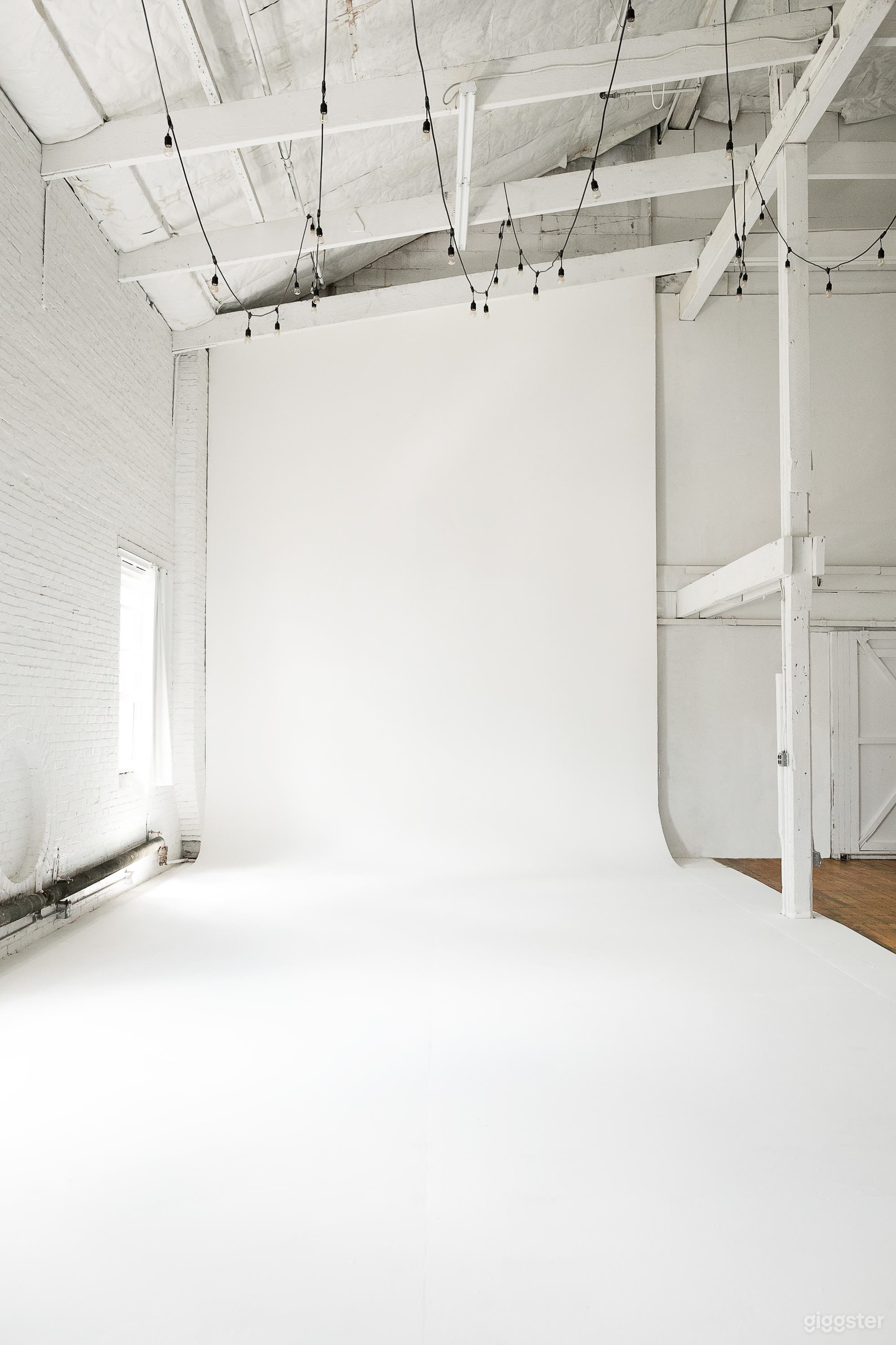 Photo Studio in South Boston. 22 foot high cyc wall. Photo 2