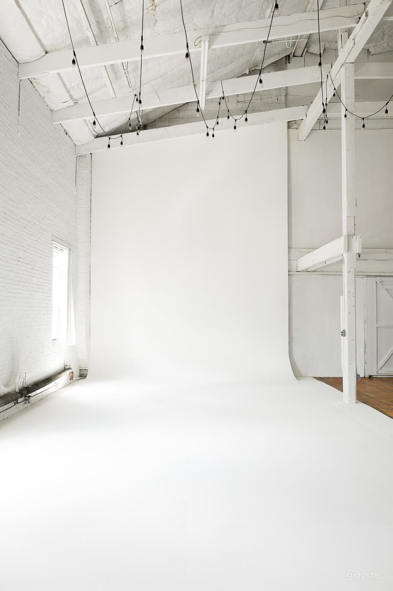  Estudio de fotografía en South Boston. Pared cíclica de 22 pies de altura. 
