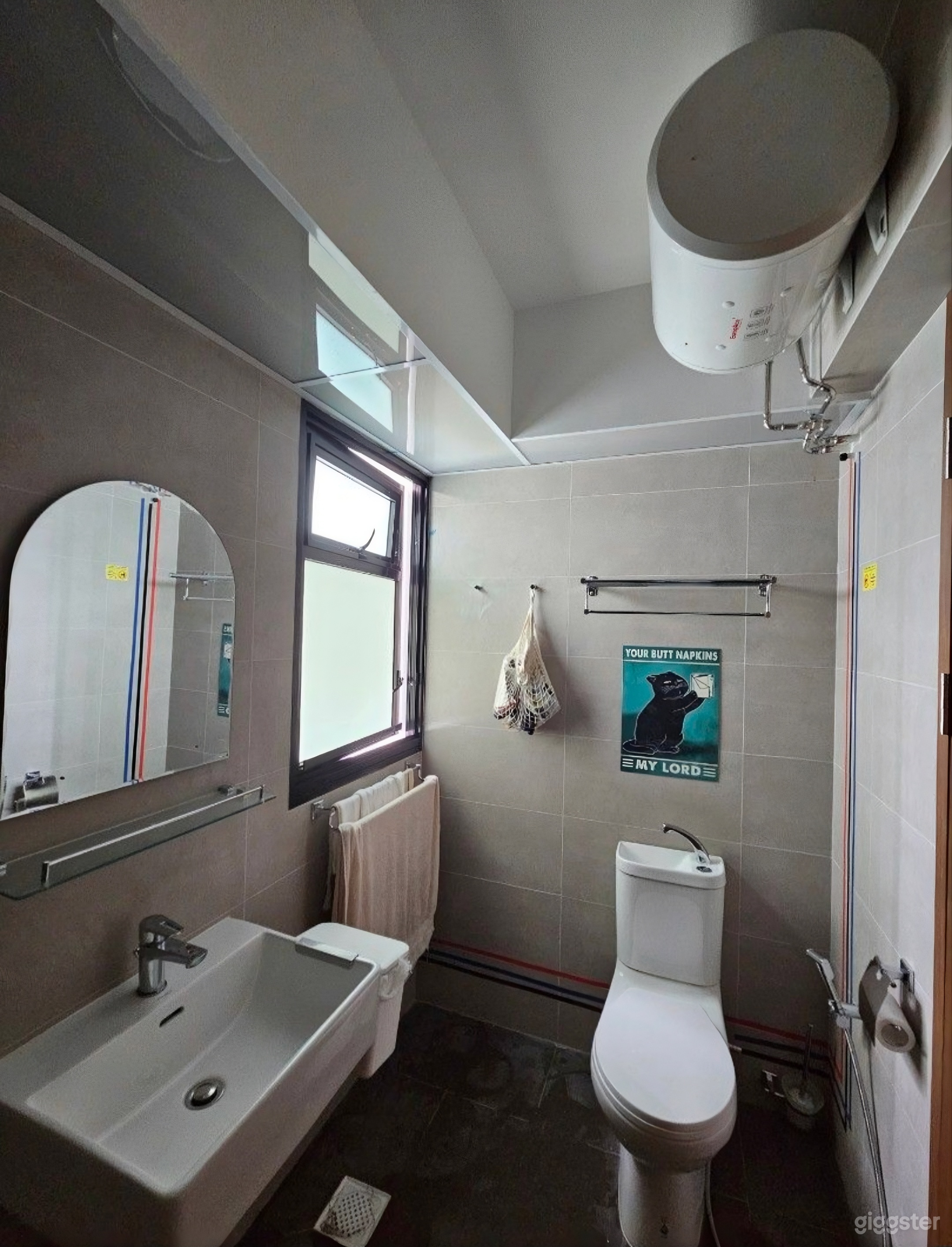 4 Room Flat featuring Kids Playroom Photo 3