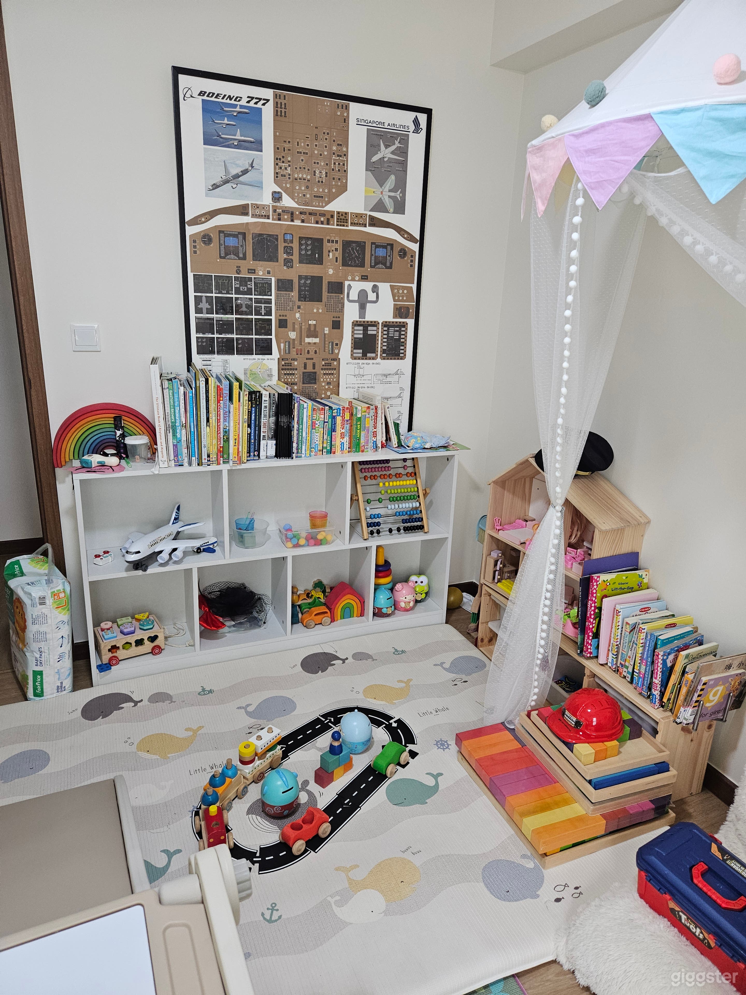 4 Room Flat featuring Kids Playroom Photo 2
