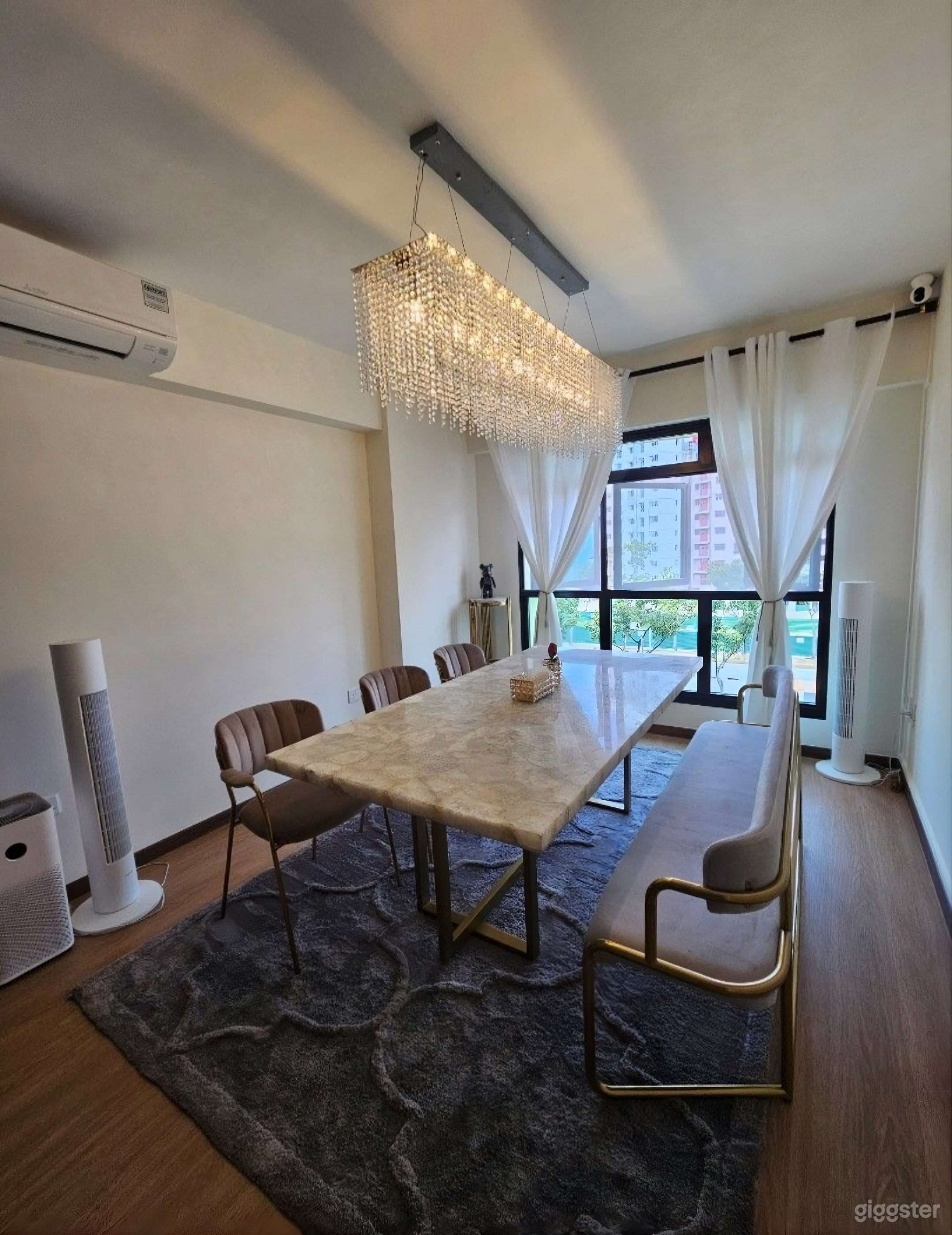 4 Room Flat featuring Kids Playroom Photo 1
