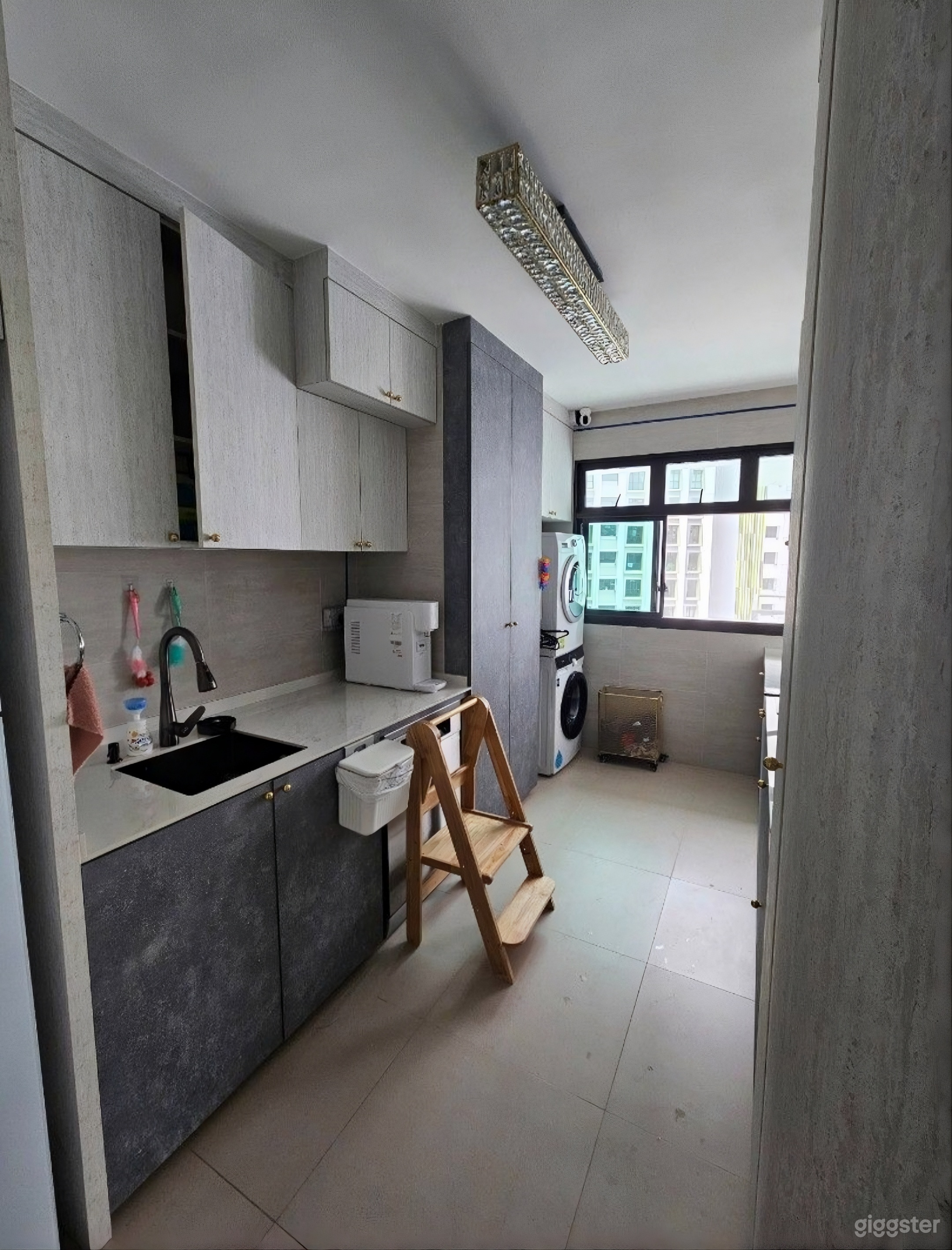4 Room Flat featuring Kids Playroom Photo 4